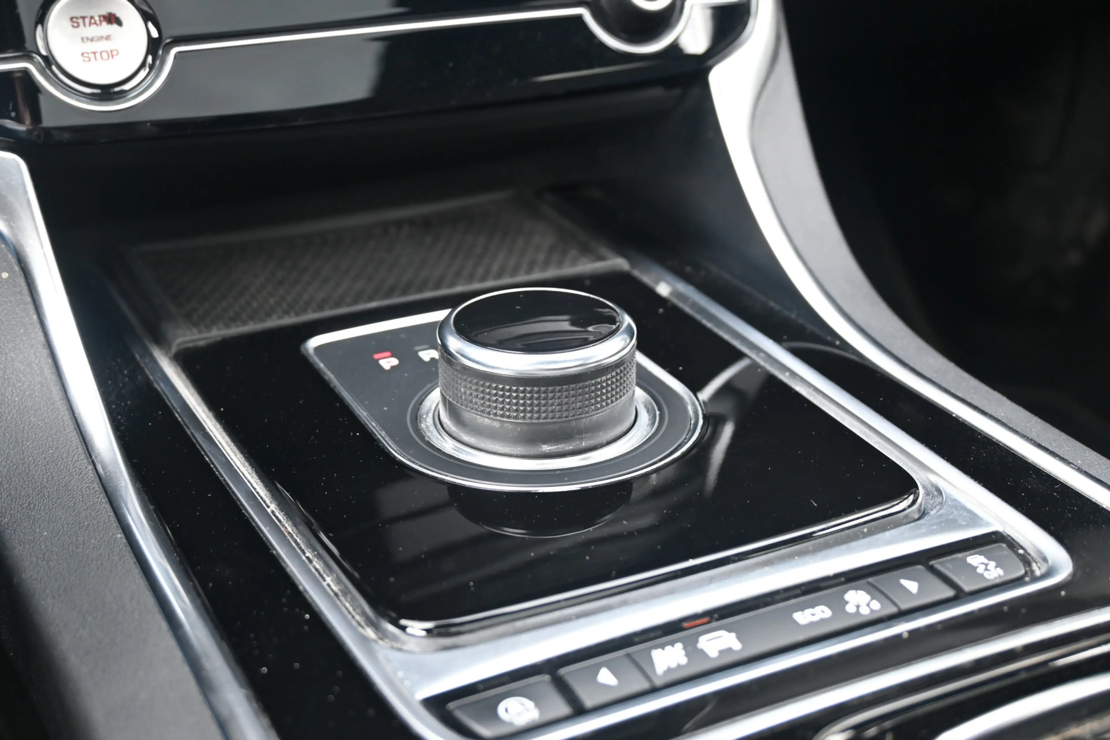 Jaguar XF Sportbrake 2.0t Chequered Flag — photo 27