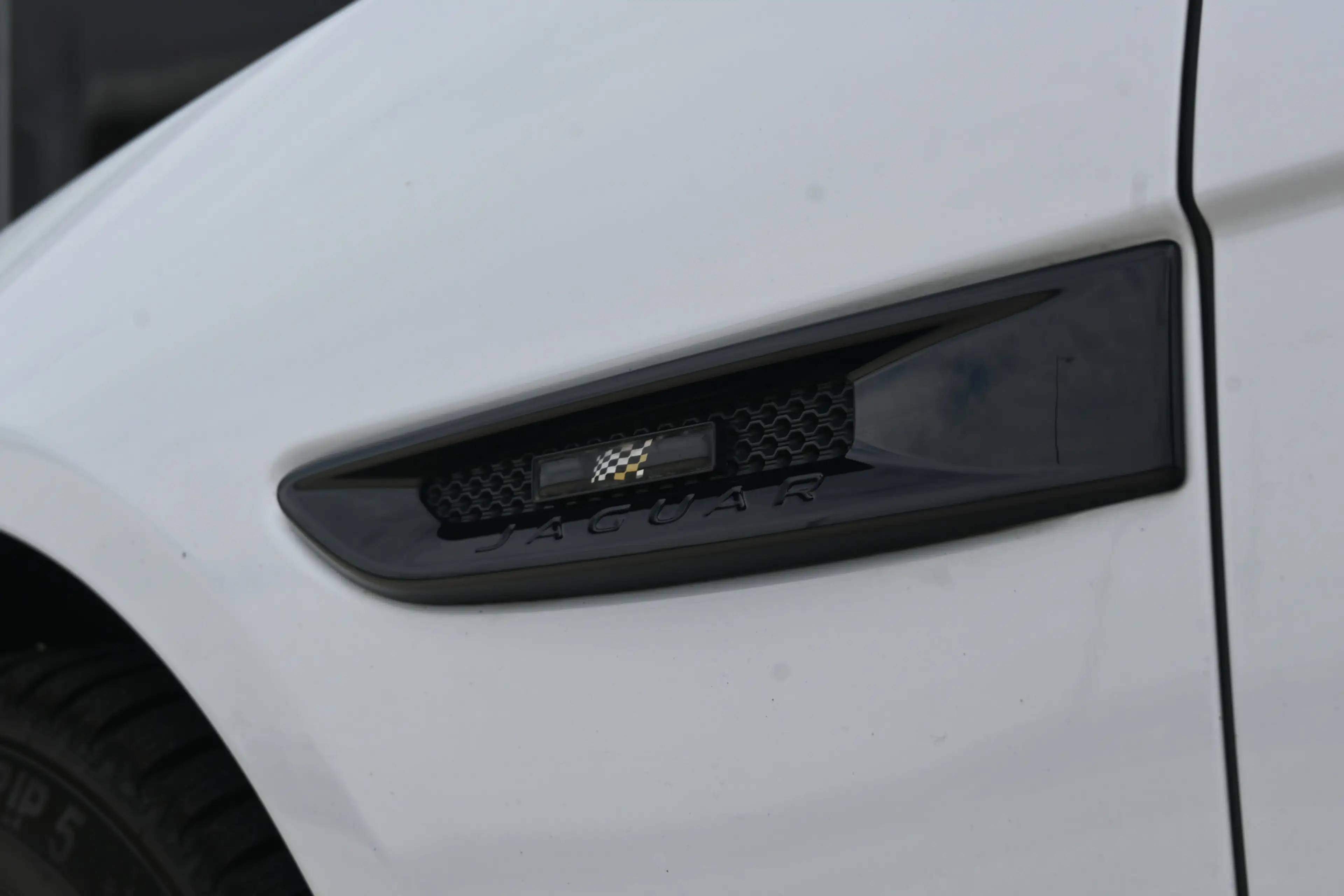 Jaguar XF Sportbrake 2.0t Chequered Flag — photo 14