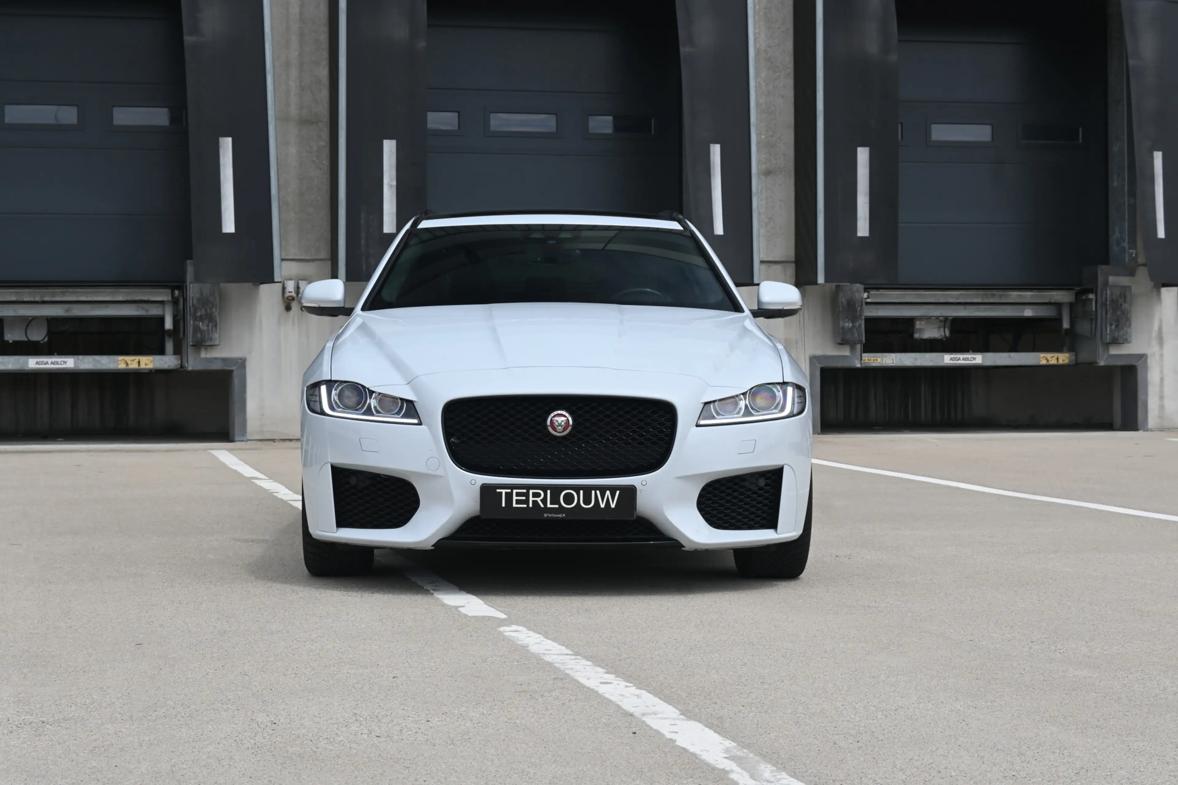 Jaguar XF Sportbrake 2.0t Chequered Flag — photo 5