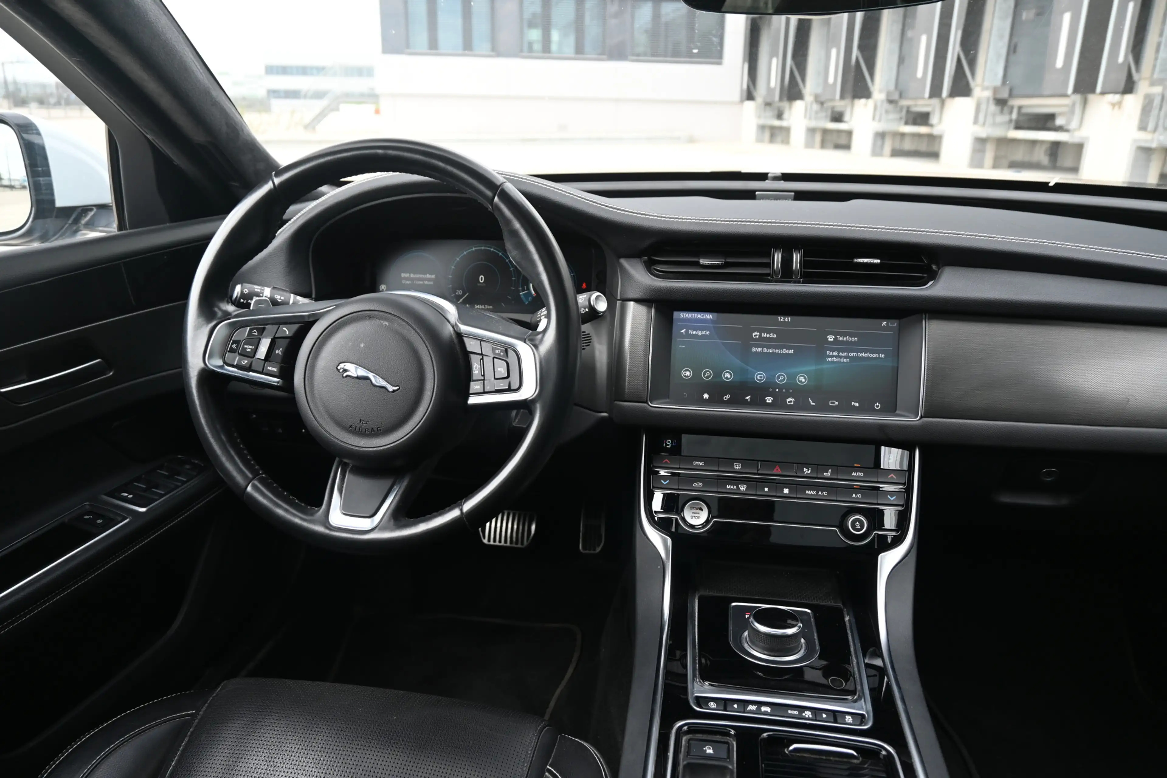 Jaguar XF Sportbrake 2.0t Chequered Flag — photo 6