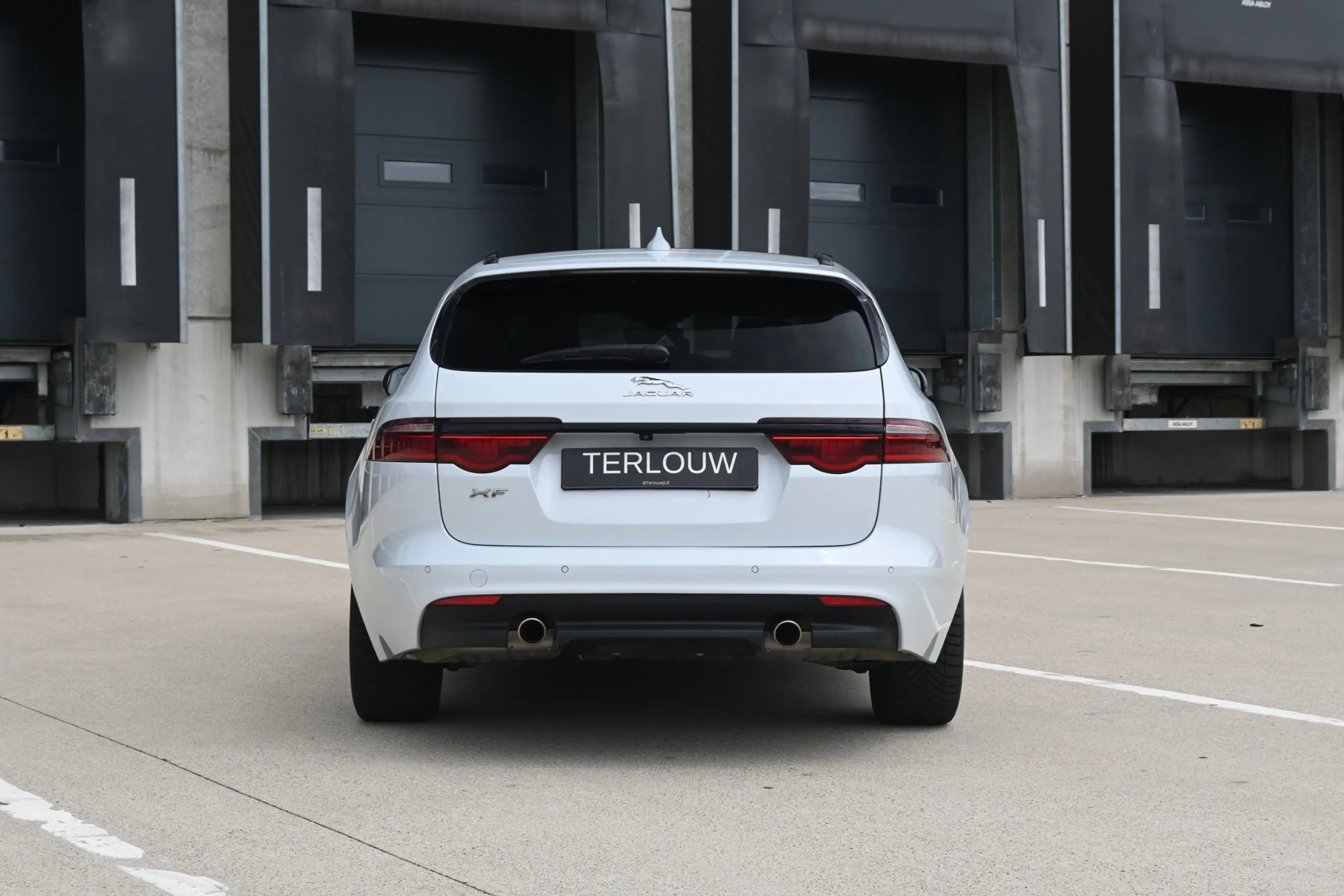 Jaguar XF Sportbrake 2.0t Chequered Flag — photo 8