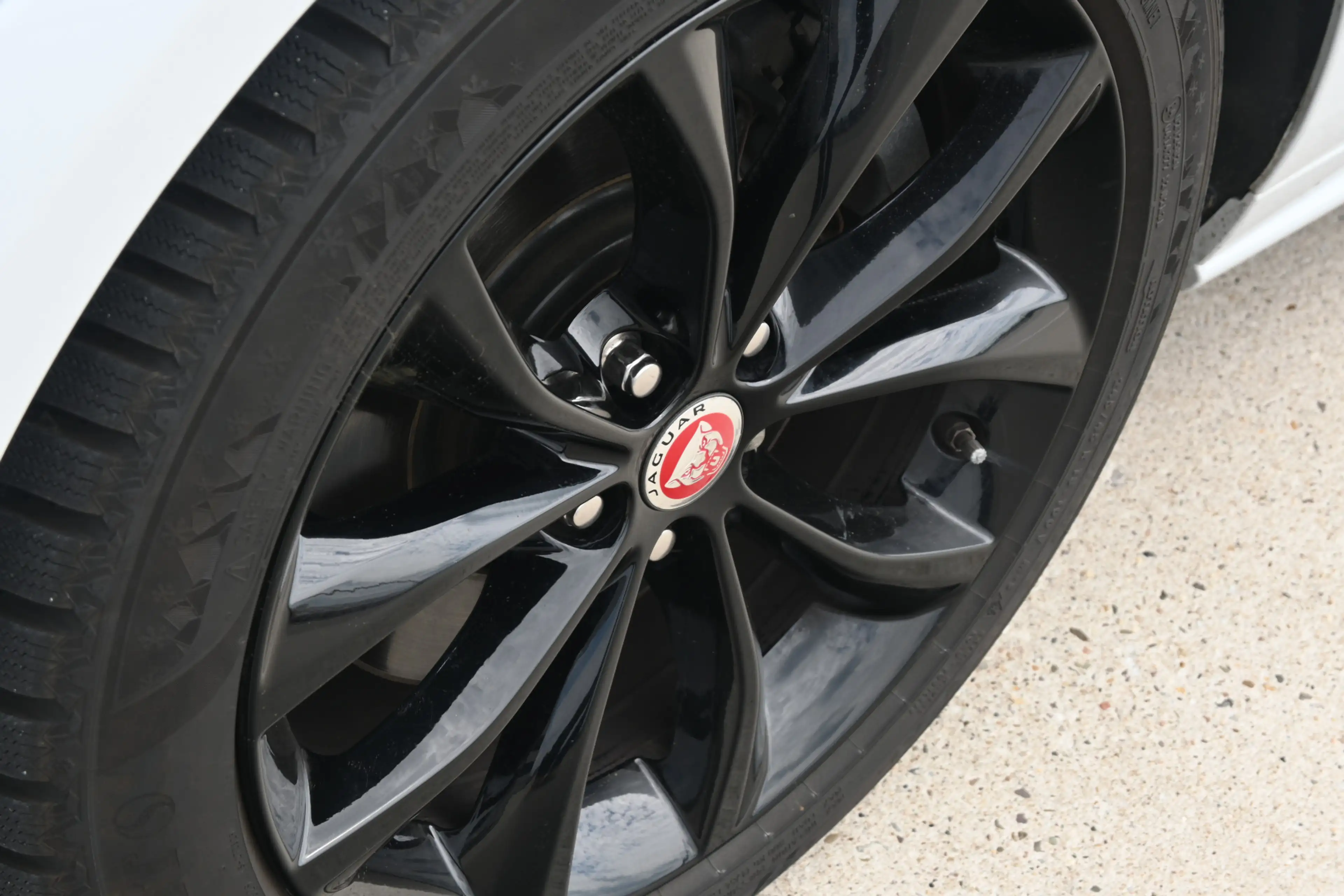 Jaguar XF Sportbrake 2.0t Chequered Flag — photo 12
