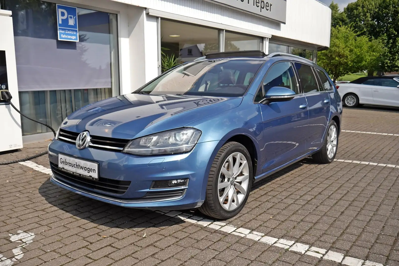Volkswagen Golf Variant VII 1.4 TSI Highline AHK Pano Xenon Keyless 110... Blau - 2