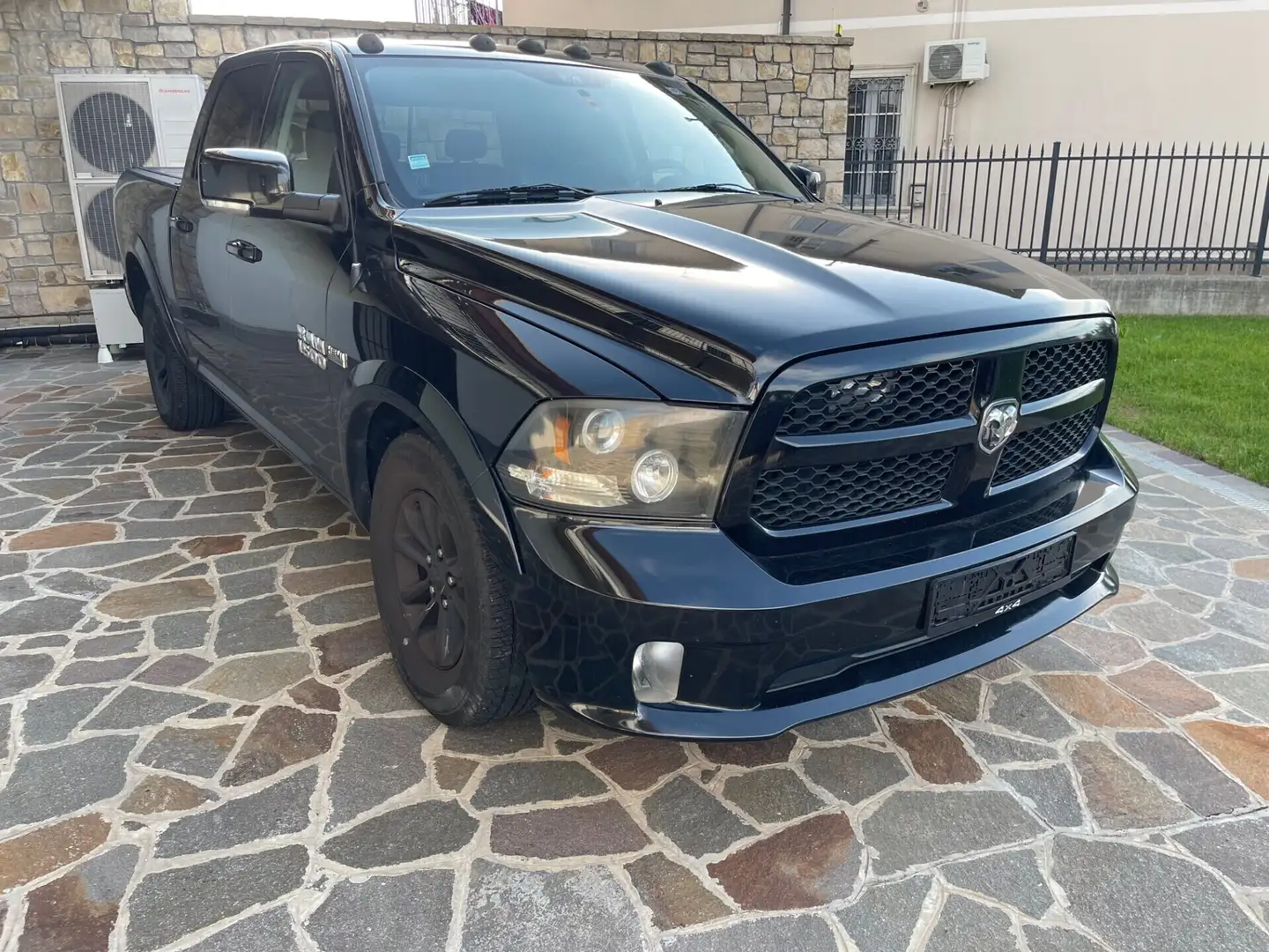 Dodge RAM Dodge RAM 1500 5.7 V8 Hemi GPL Schwarz - 1
