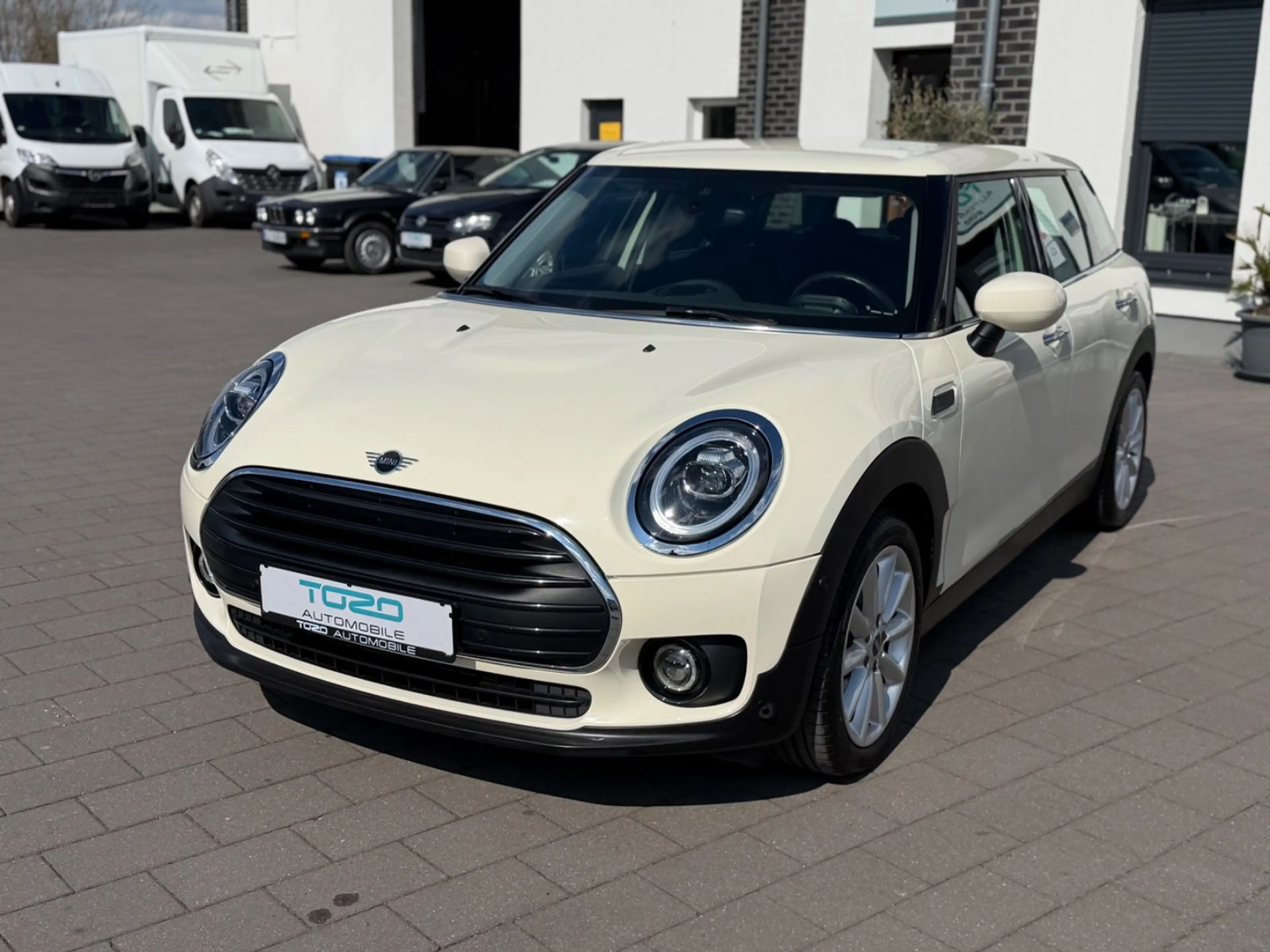 MINI One D Clubman *LED*NAVI*SHZ*AHK*GARANTIE*TOP* — photo 4