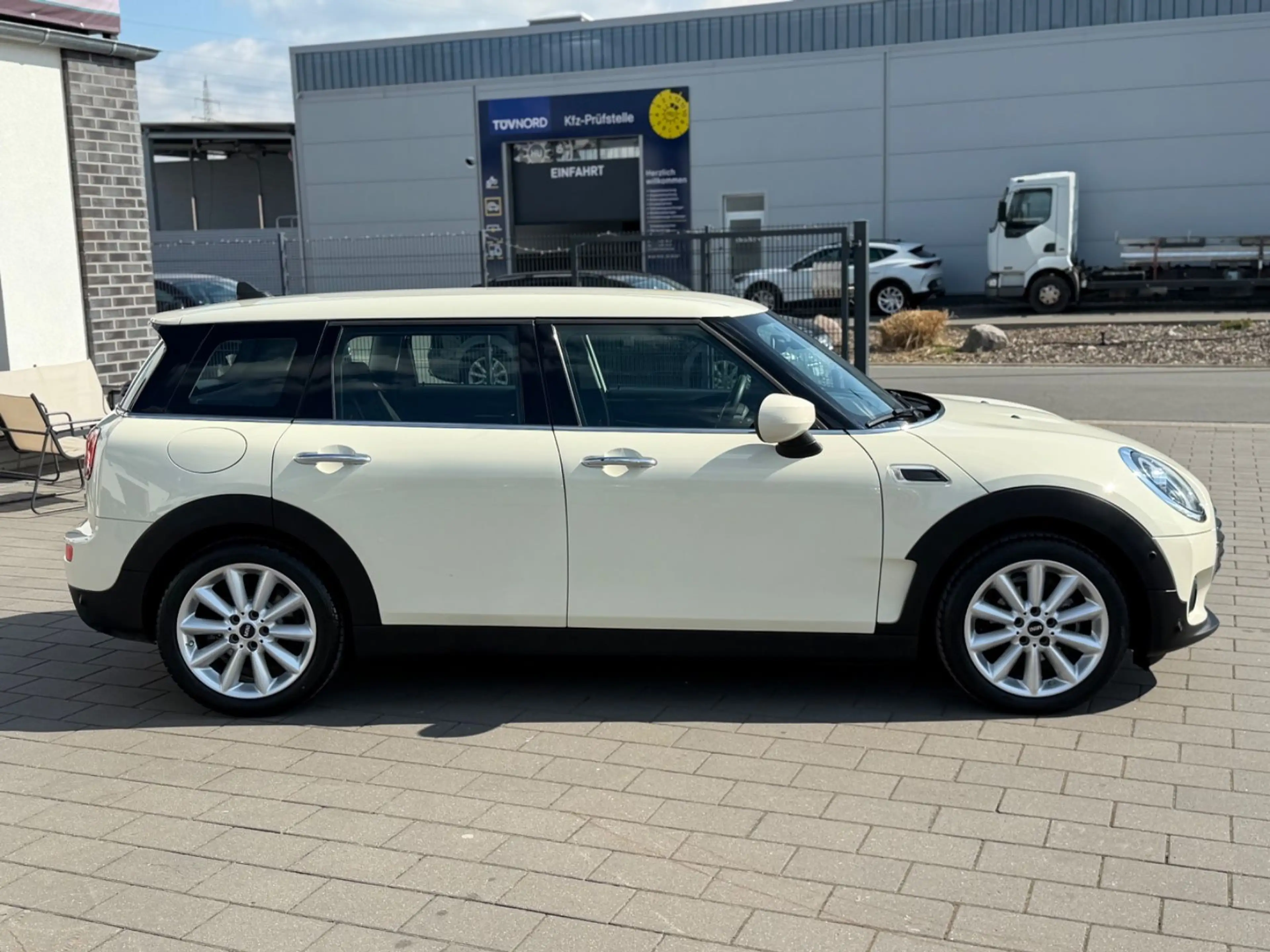 MINI One D Clubman *LED*NAVI*SHZ*AHK*GARANTIE*TOP* — photo 9