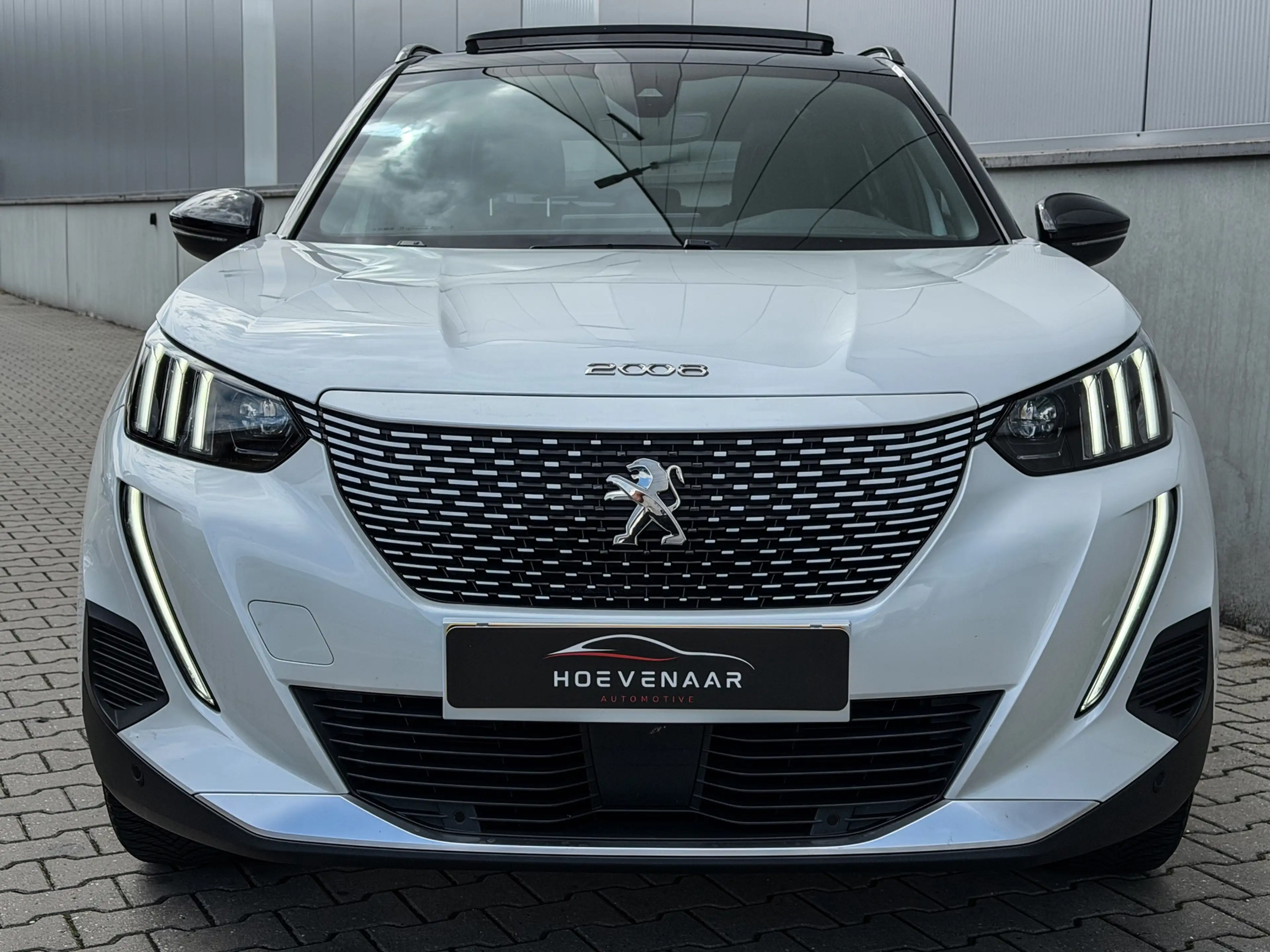 Peugeot e-2008 EV GT 50 kWh Pano Massage Soh 95% — photo 2