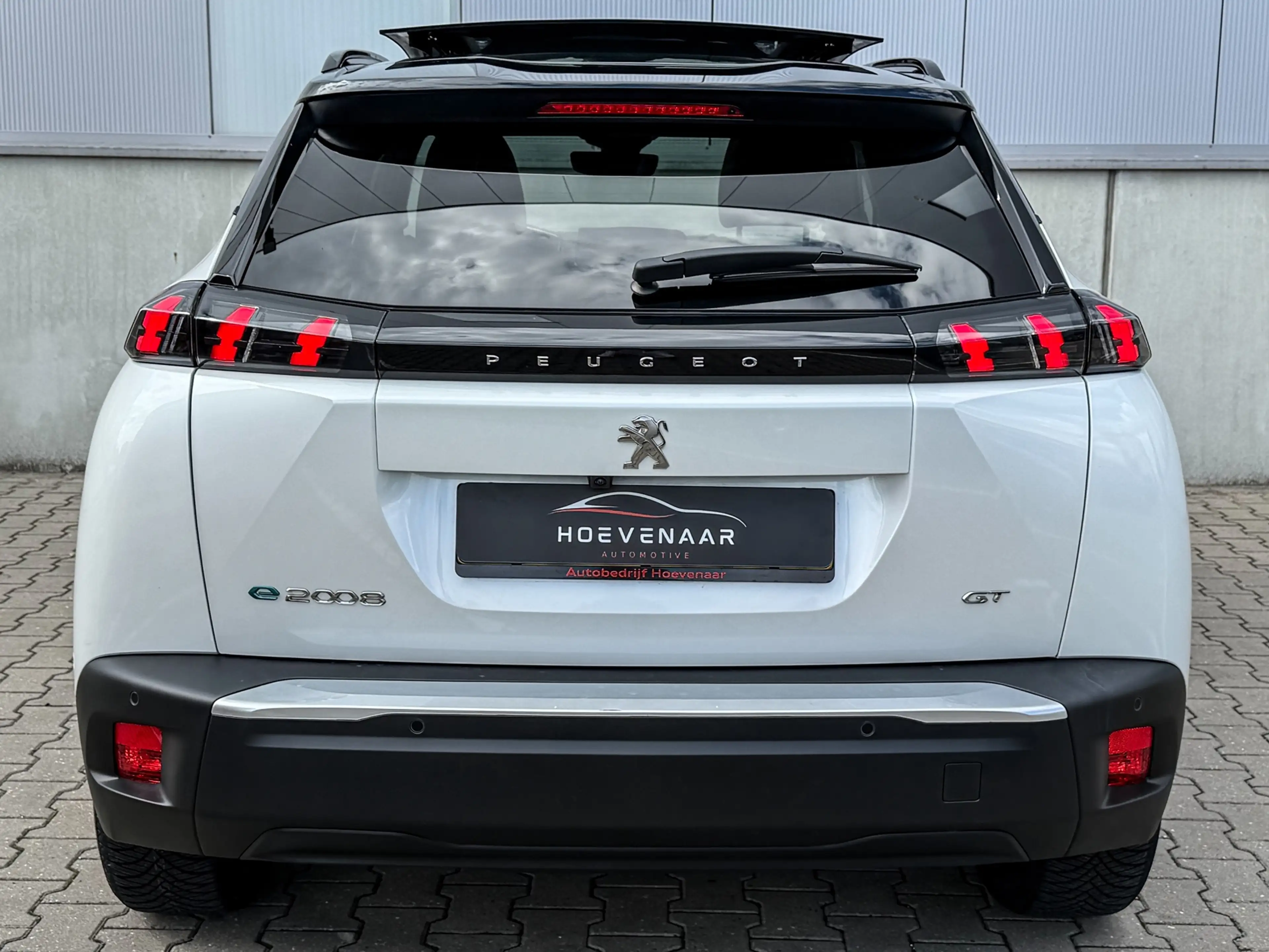 Peugeot e-2008 EV GT 50 kWh Pano Massage Soh 95% — photo 6