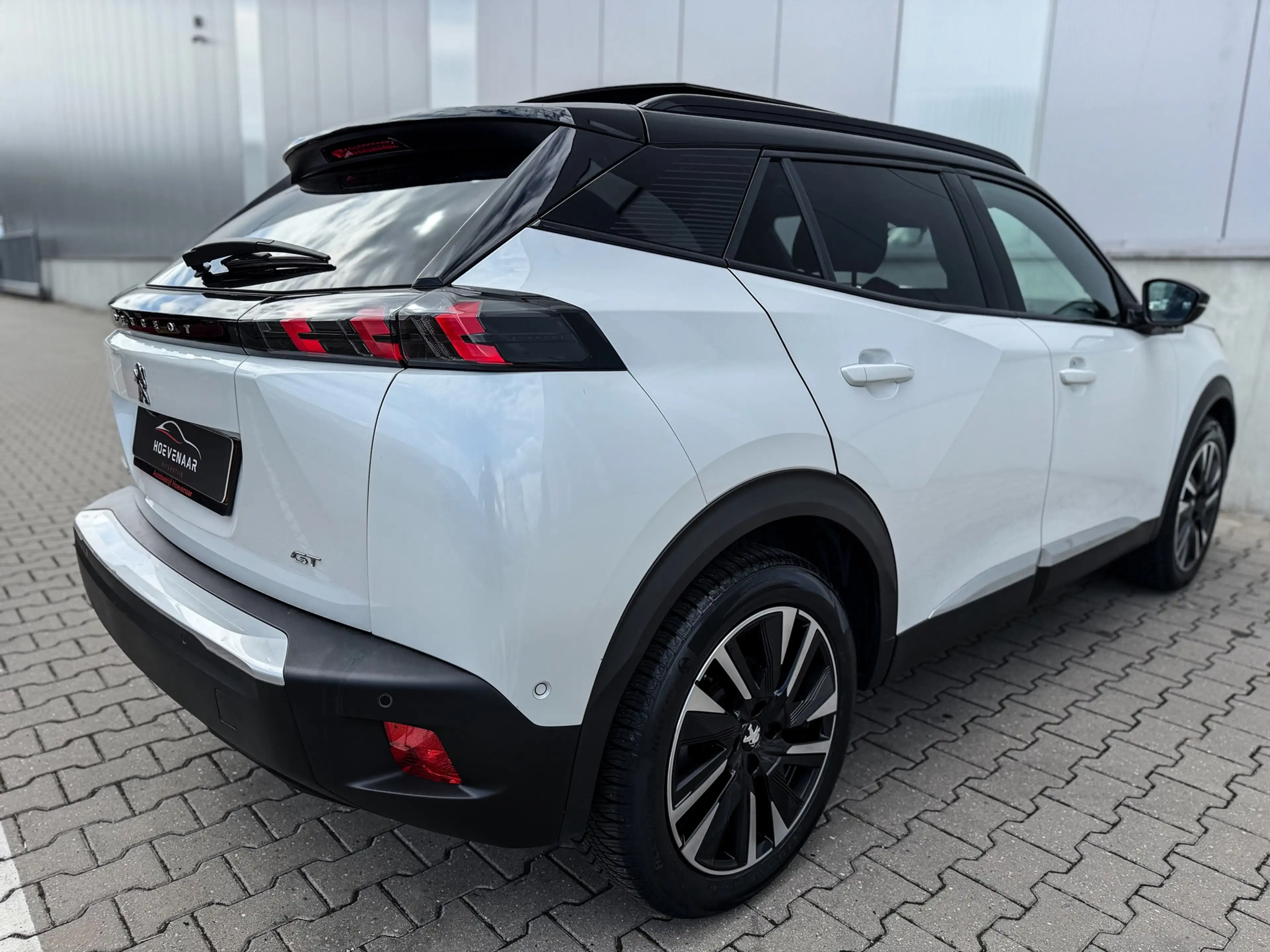 Peugeot e-2008 EV GT 50 kWh Pano Massage Soh 95% — photo 5