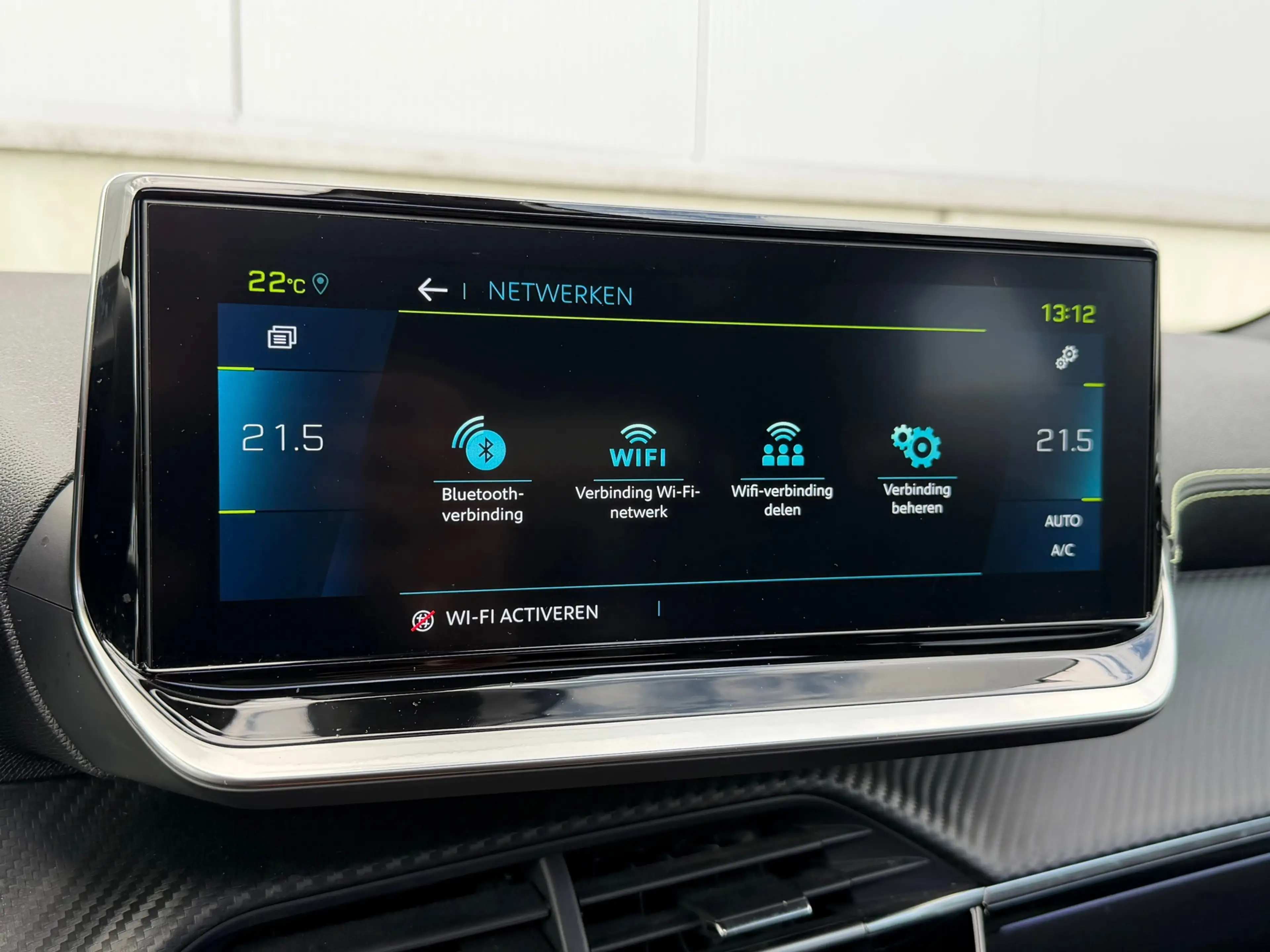 Peugeot e-2008 EV GT 50 kWh Pano Massage Soh 95% — photo 14