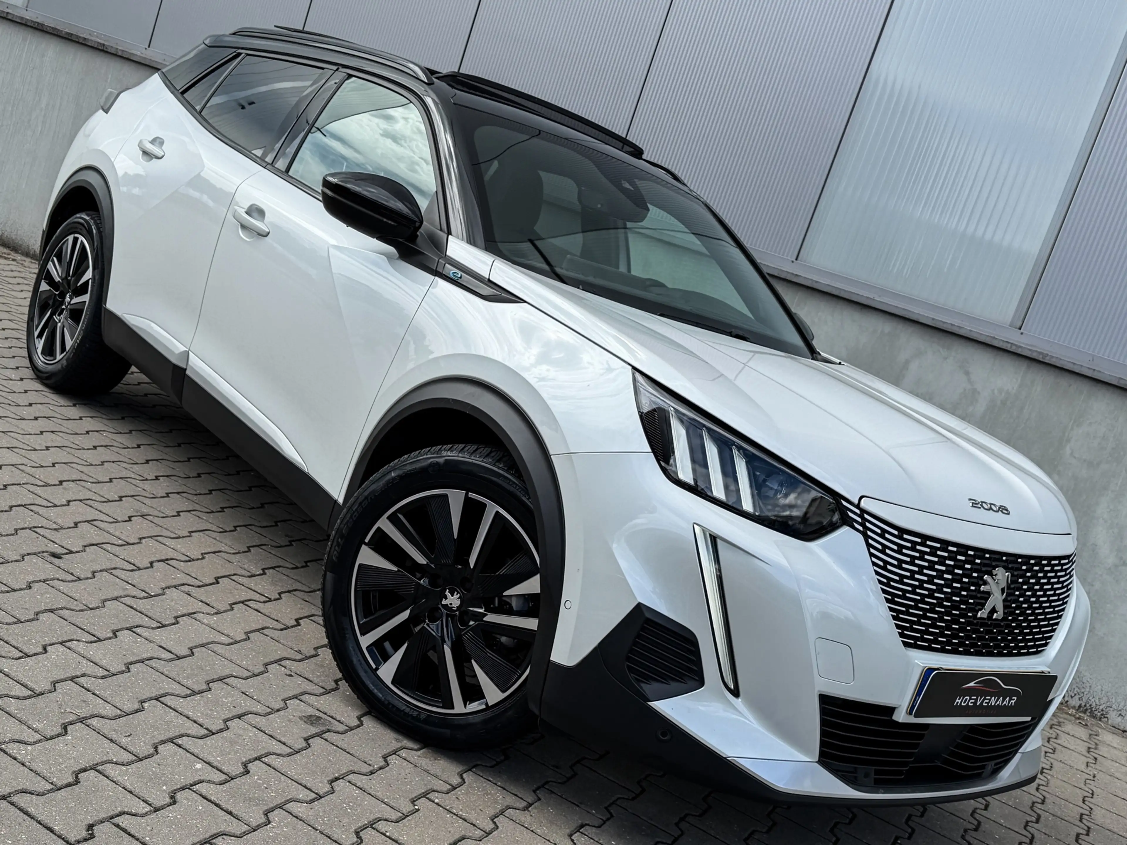 Peugeot e-2008 EV GT 50 kWh Pano Massage Soh 95%