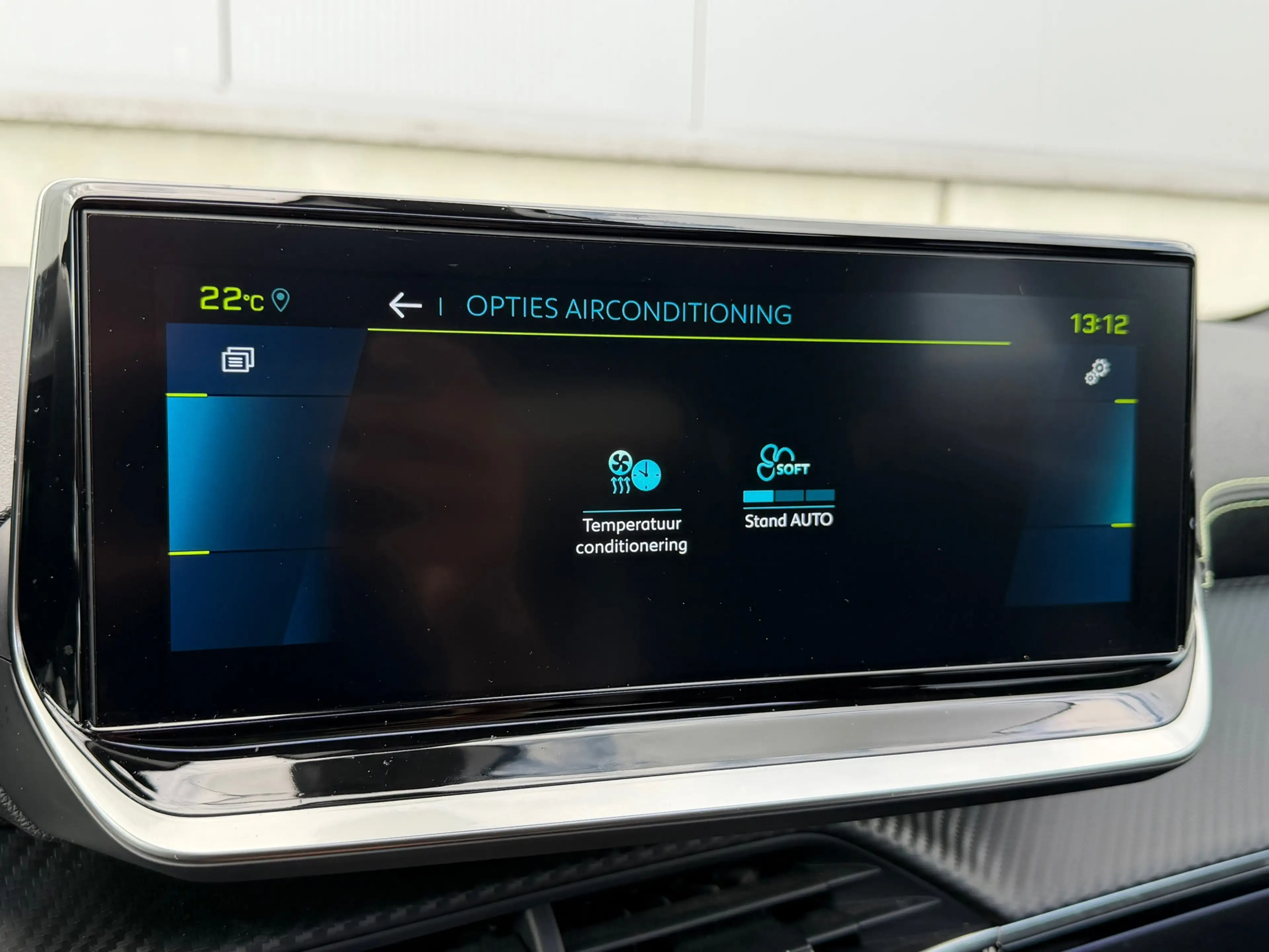 Peugeot e-2008 EV GT 50 kWh Pano Massage Soh 95% — photo 9