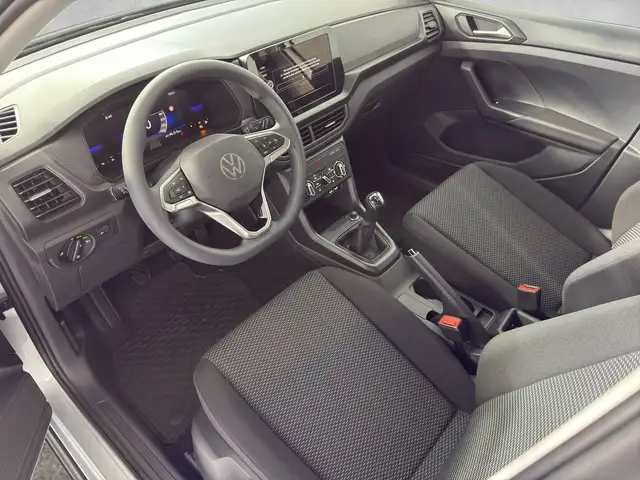Volkswagen T-Cross view 6