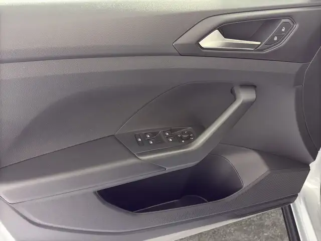 Volkswagen T-Cross view 13