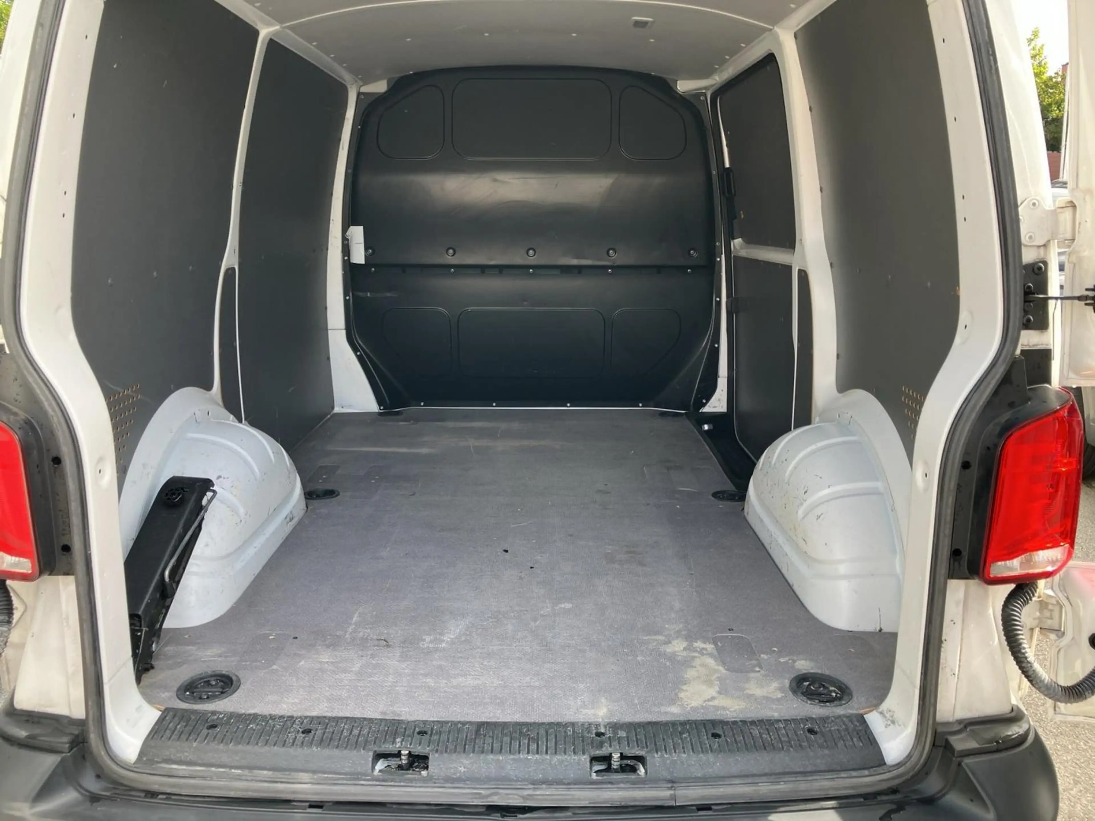 Volkswagen T6.1 Transporter VW Transporter T6.1 Kastenwagen TDI — photo 14