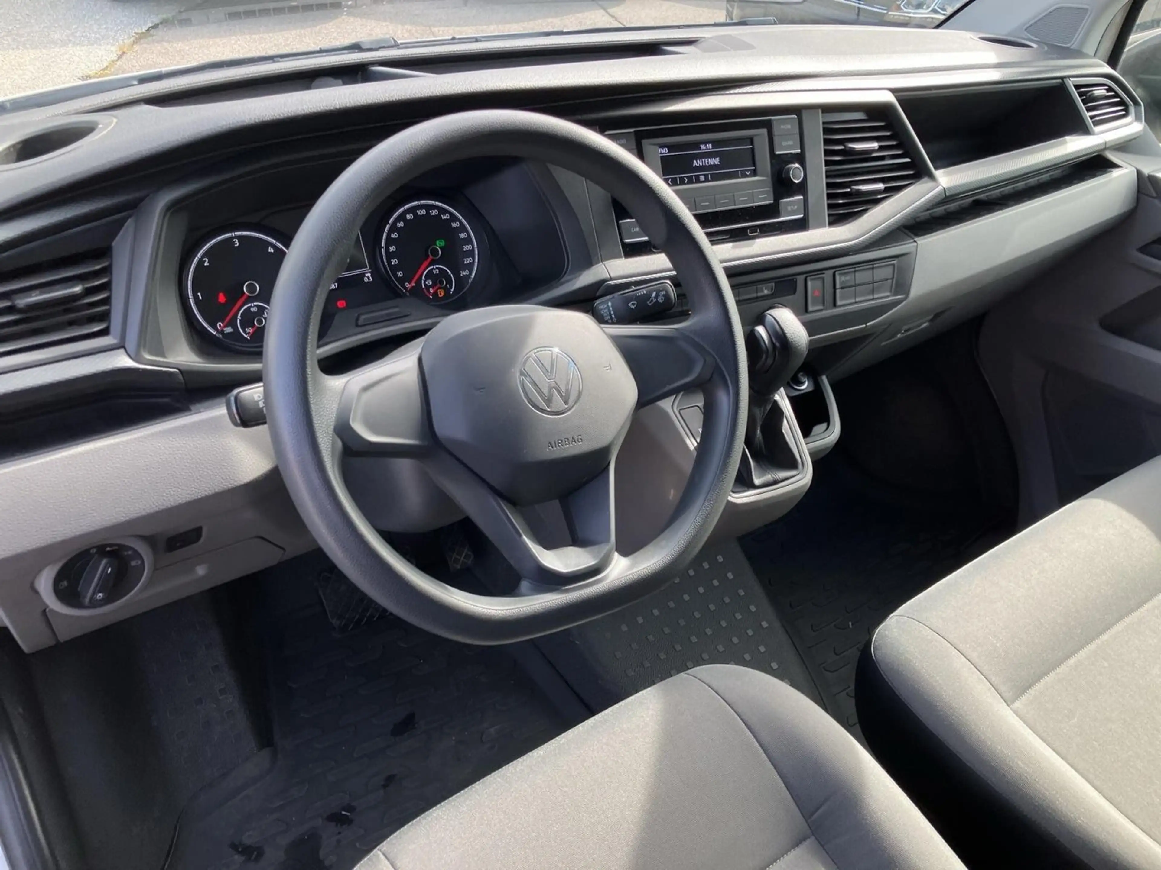 Volkswagen T6.1 Transporter VW Transporter T6.1 Kastenwagen TDI — photo 9