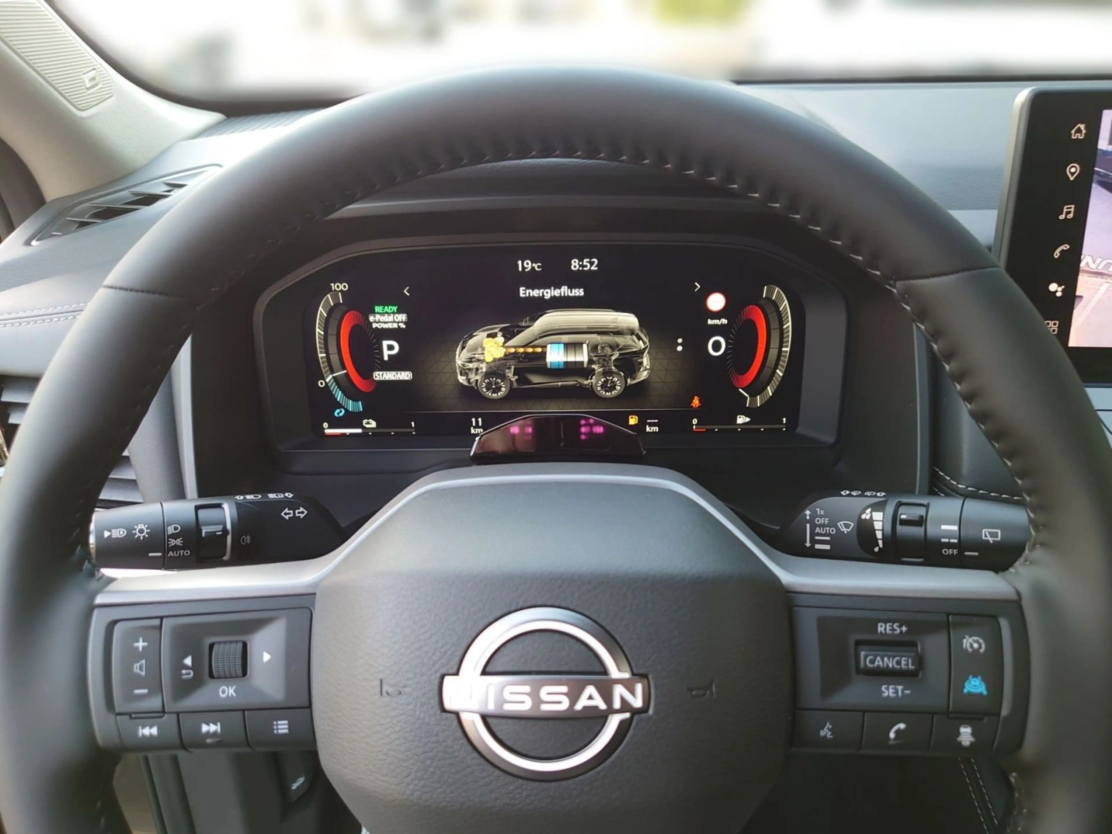 Nissan X-Trail e-Power e-4orce Tekna + Panorama — photo 12