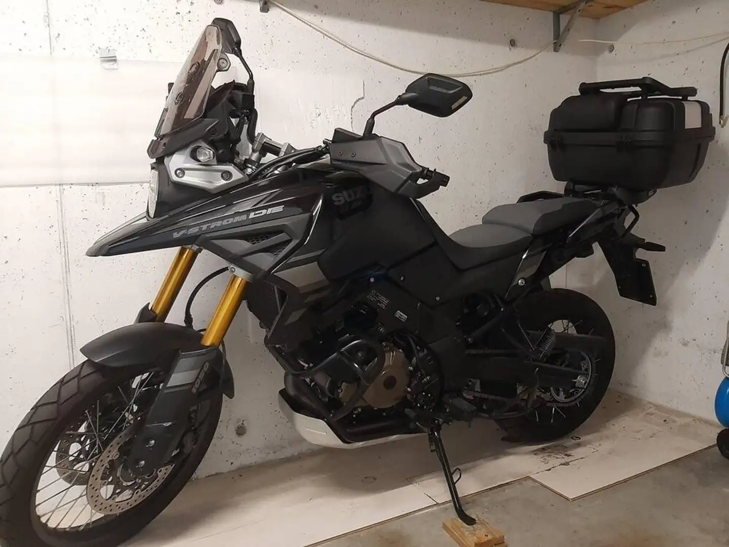 Suzuki V-Strom 1050DE Negru - 1