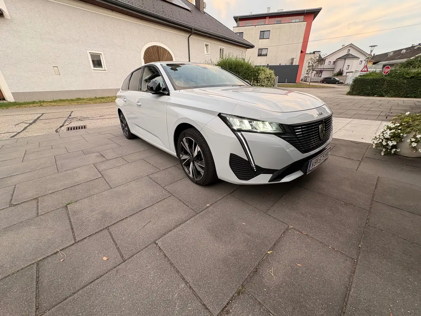 Peugeot 308 308 SW BlueHDi 130 S Weiß - 1