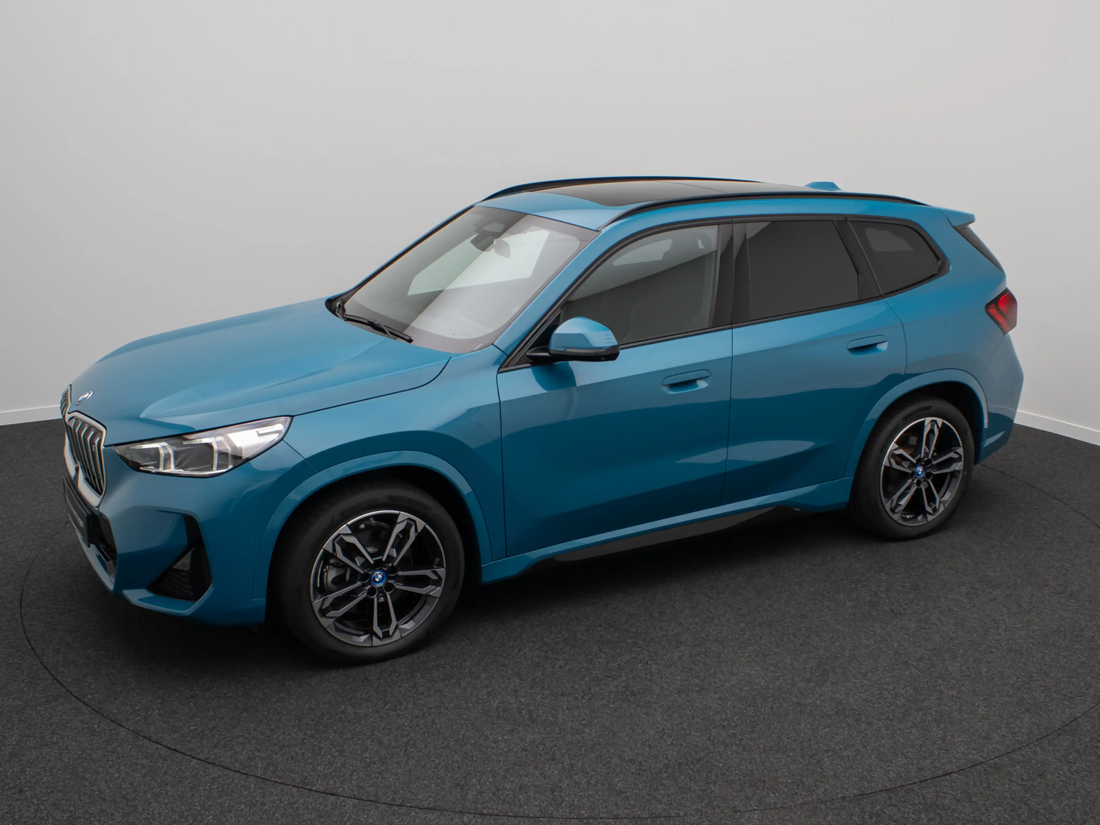 BMW iX1 M Sport Panorama 360°HUD DAB H K 19Zoll — photo 12