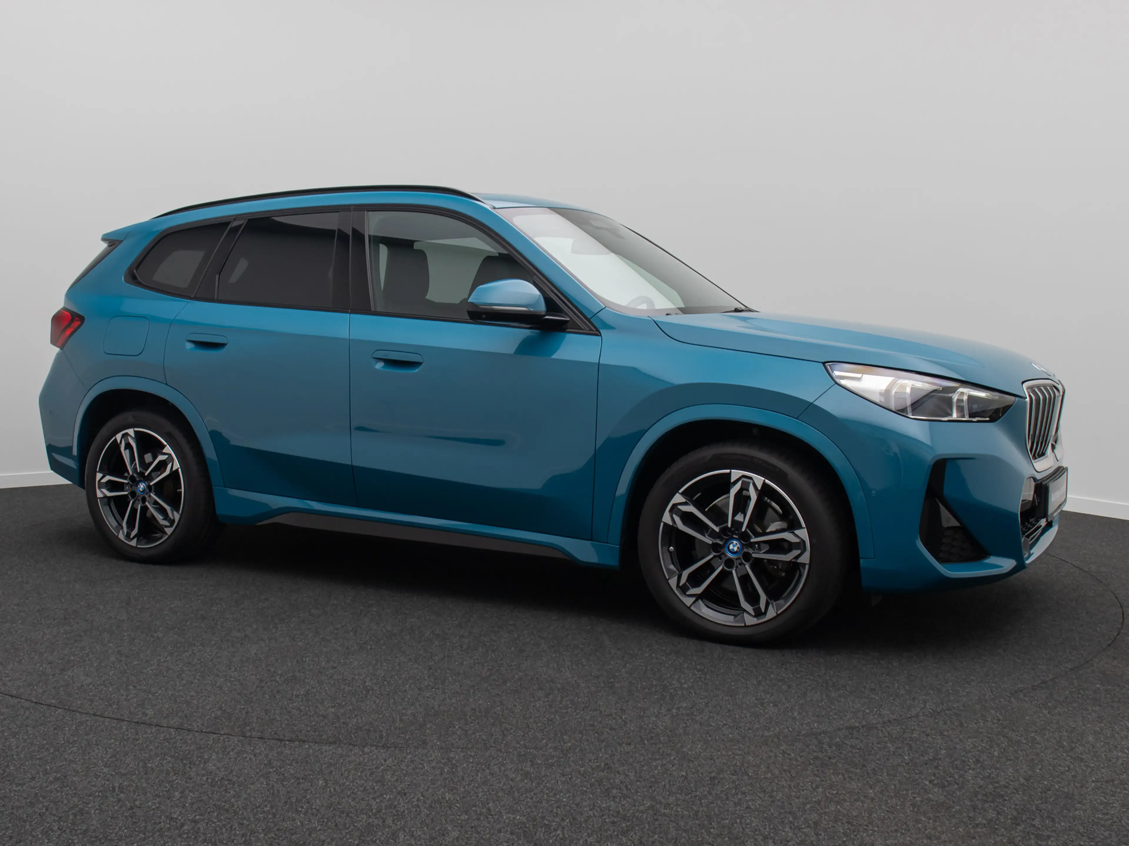 BMW iX1 M Sport Panorama 360°HUD DAB H K 19Zoll — photo 4