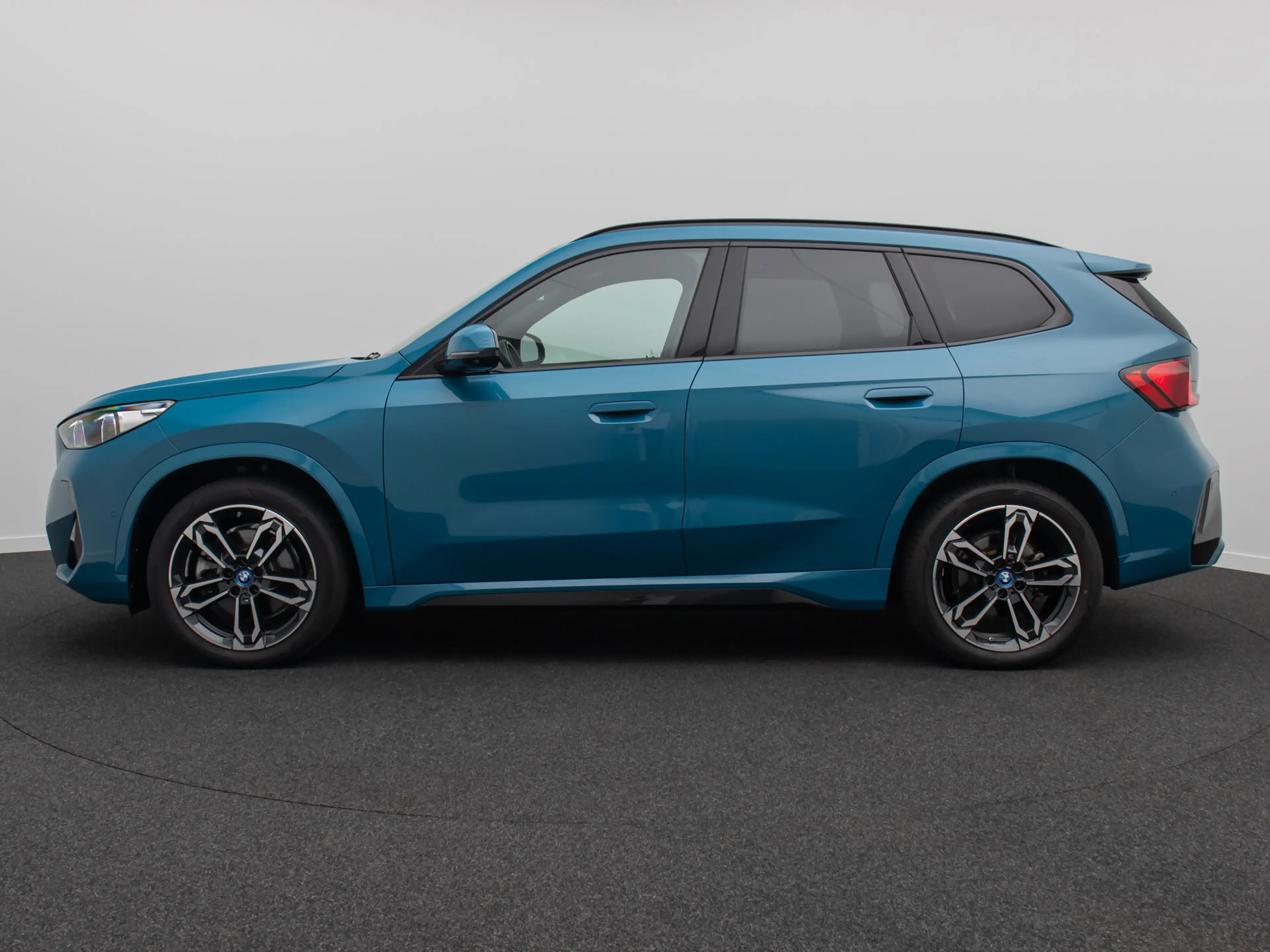 BMW iX1 M Sport Panorama 360°HUD DAB H K 19Zoll — photo 11