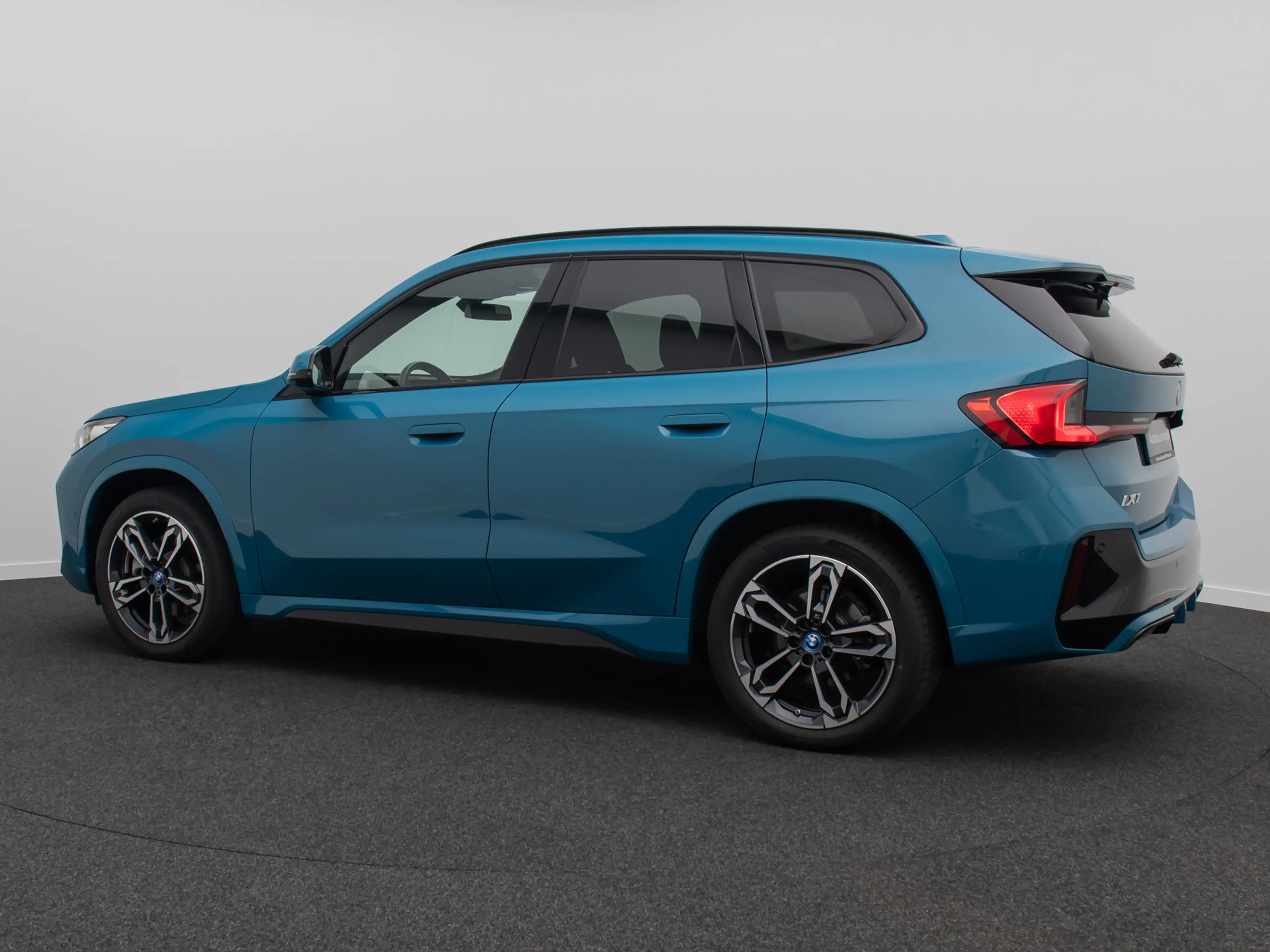 BMW iX1 M Sport Panorama 360°HUD DAB H K 19Zoll — photo 10