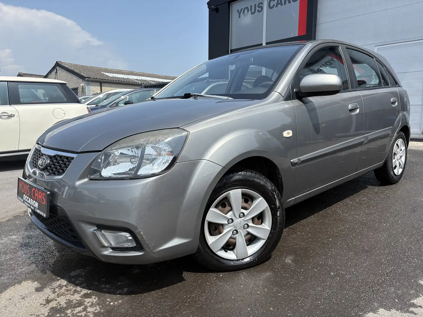Kia Rio 1.5 CRDi VGT Aventura Grau - 1