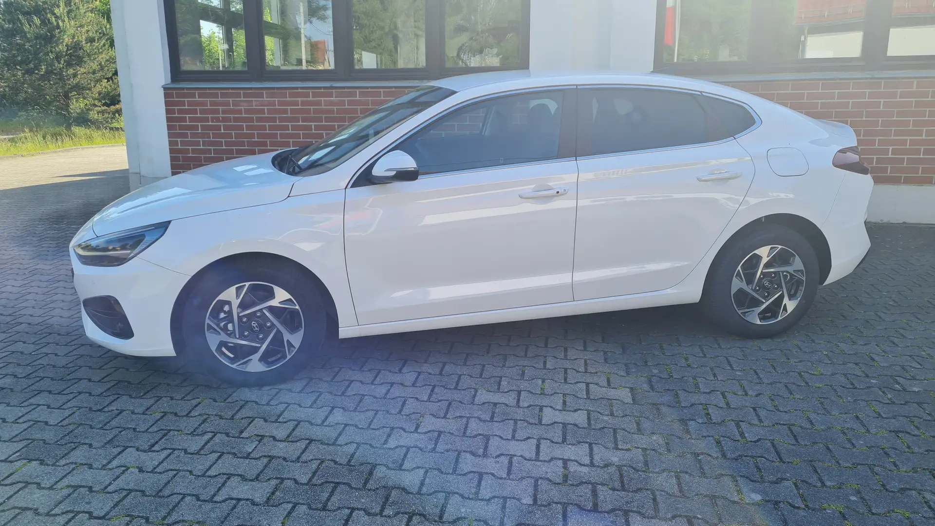 Hyundai i30 1.5 T-GDi MHEV Life NAVI/LED/PDC V&H+RFK Weiß - 2