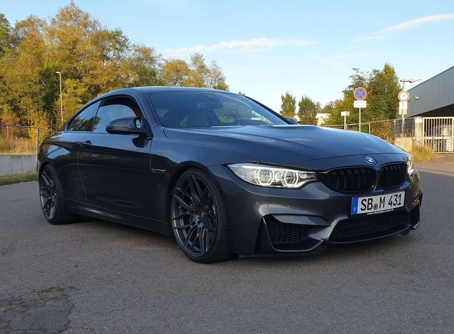 BMW M4 Coupe DKG Grau - 1