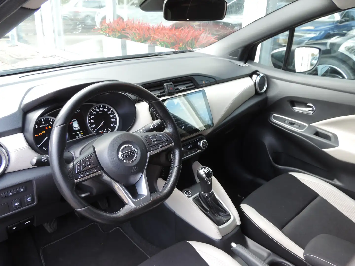 Nissan Micra 0.9 IG-T Tekna - Bose | Blindspot | PDC | Camera | Grijs - 2