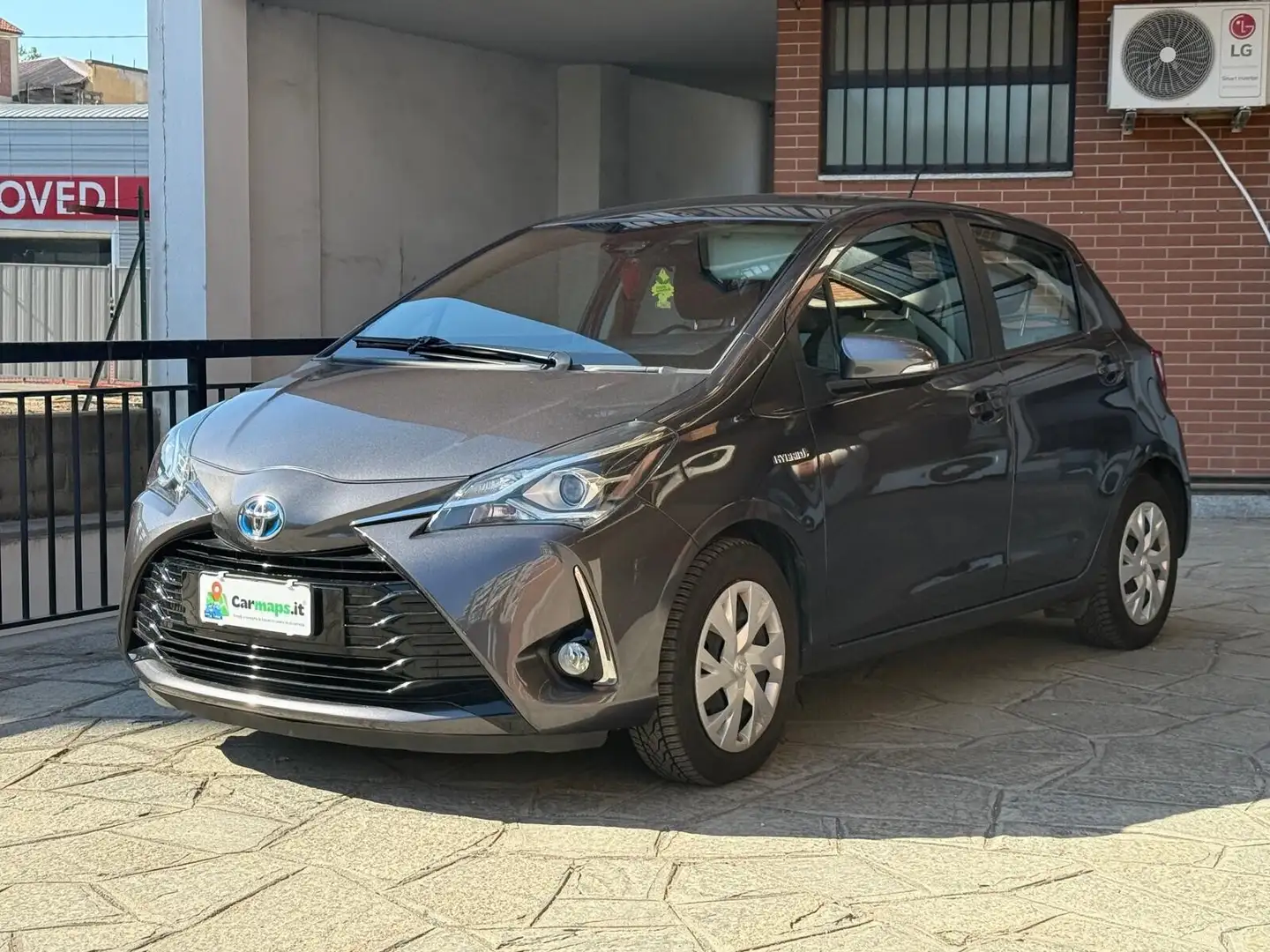 Toyota Yaris 1.5 Hybrid 5 porte Style Grau - 2