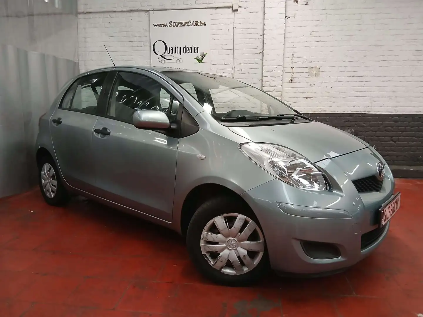 Toyota Yaris Yaris 1.0i VVT-i*  VC/ VE* 153 E X 36/ MOIS Grau - 1