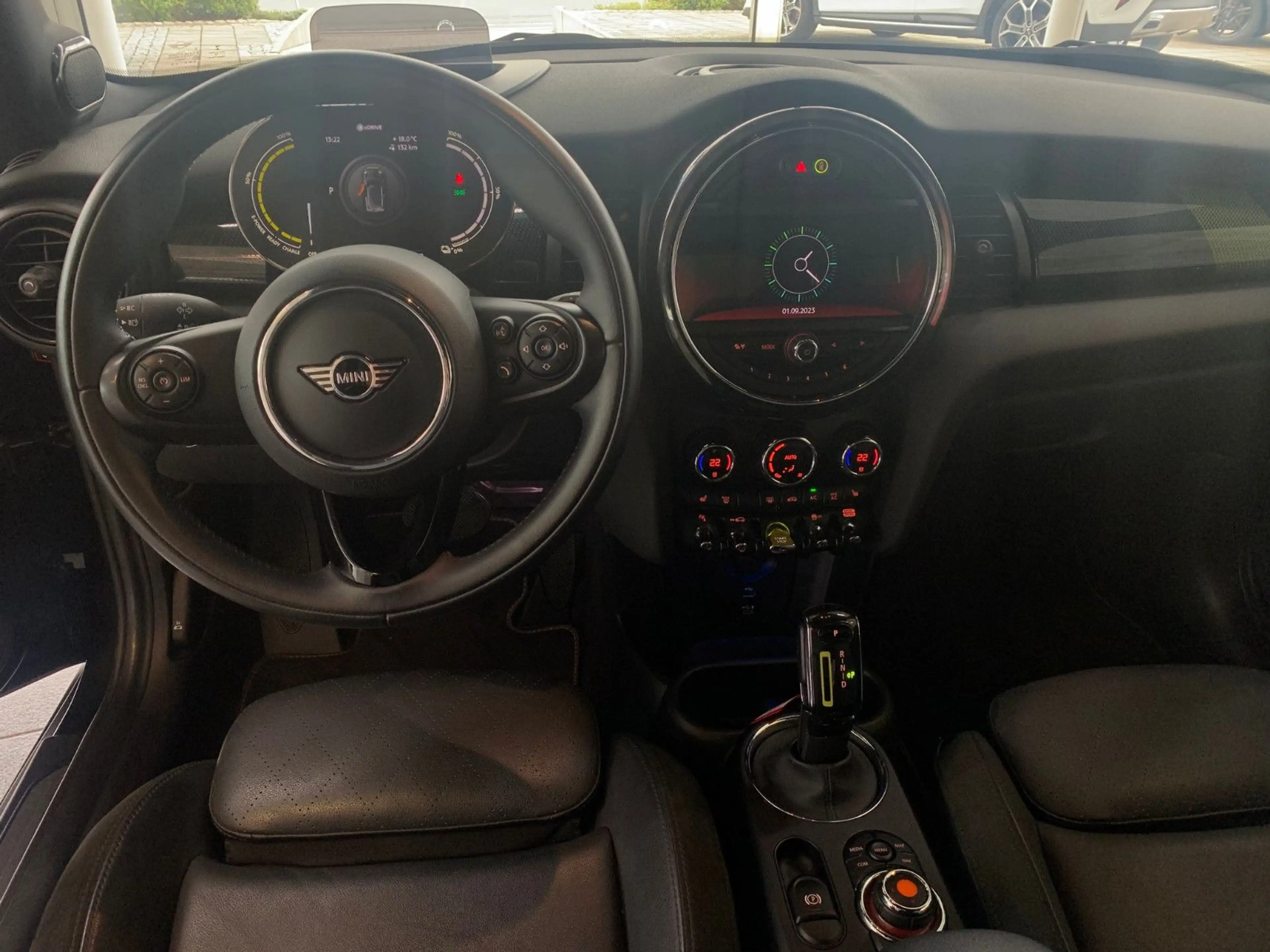 MINI Cooper SE Trim L — photo 9