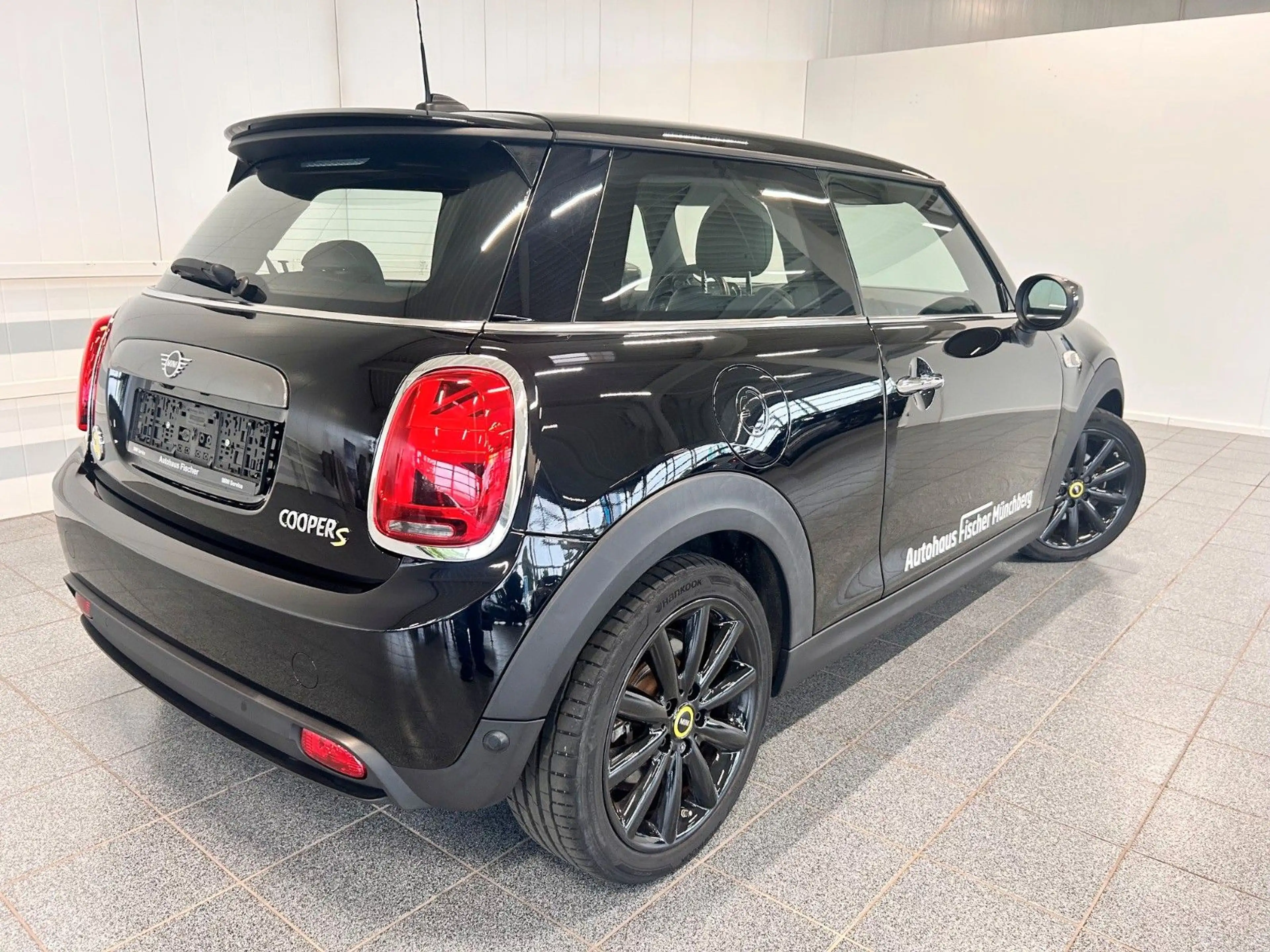 MINI Cooper SE Trim L — photo 2