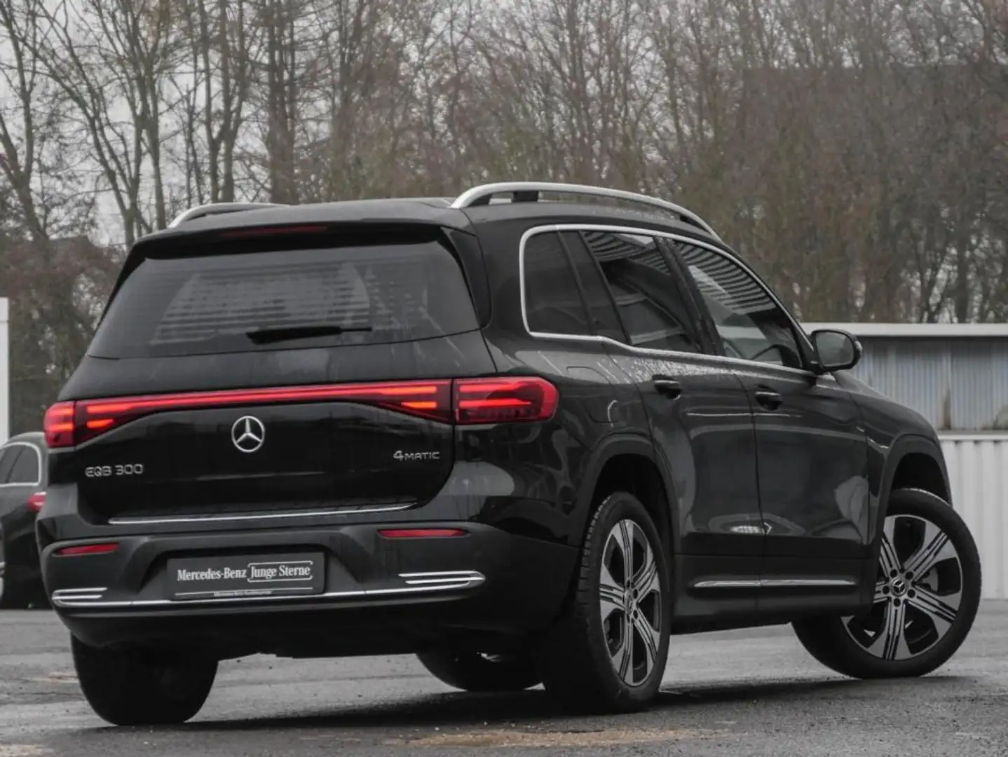 Mercedes-Benz EQB 350 4M Progressive/7.Sitze/Pano/Distr/LED/19 Schwarz - 2