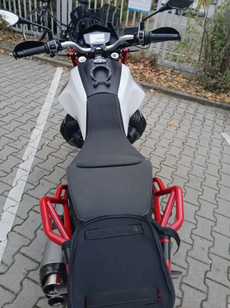 Moto Guzzi V 85 TT Rouge - 2