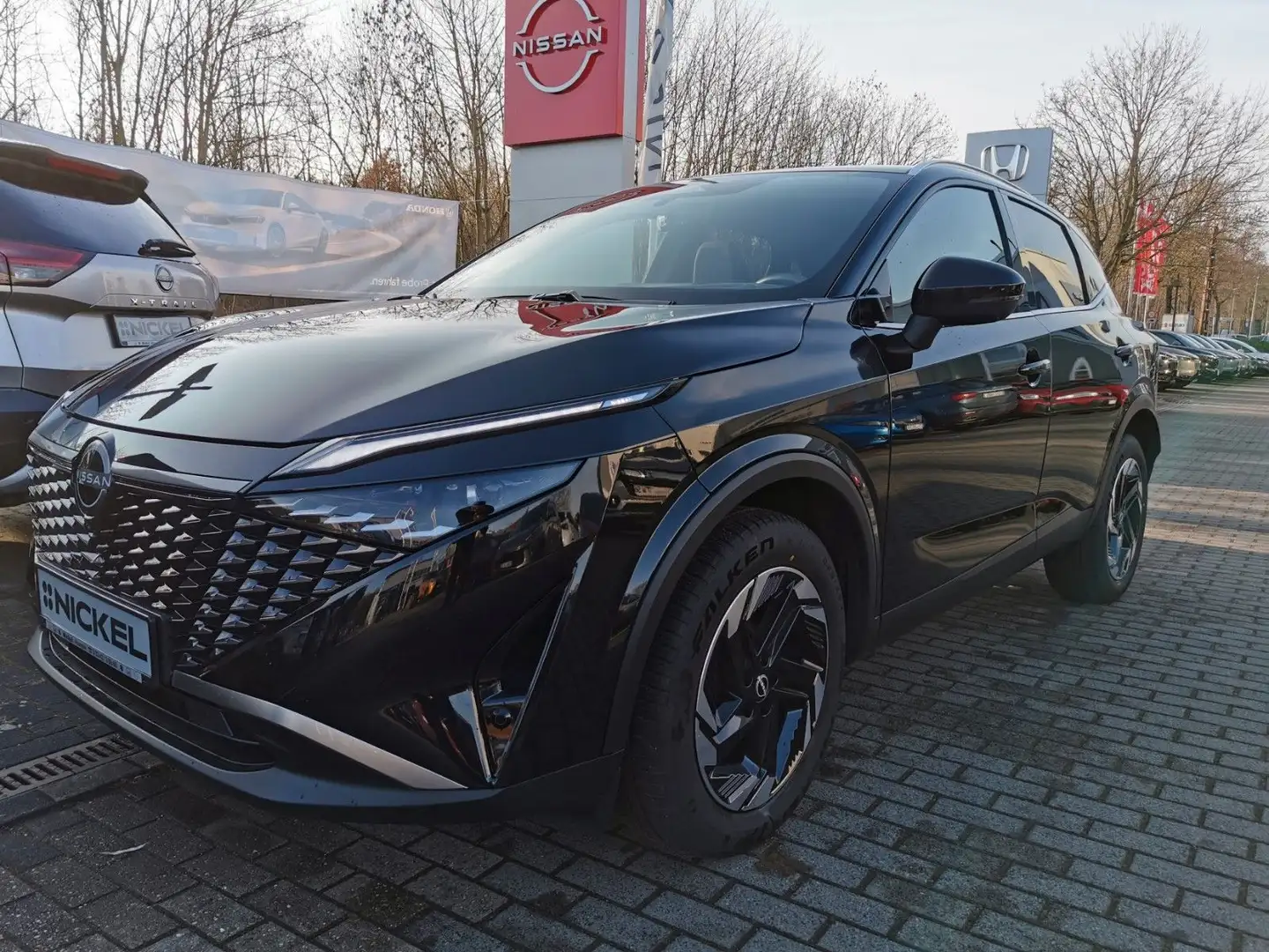 Nissan Qashqai 1.3 DIG-T MHEV 158PS Xtronic N-Connecta Schwarz - 1