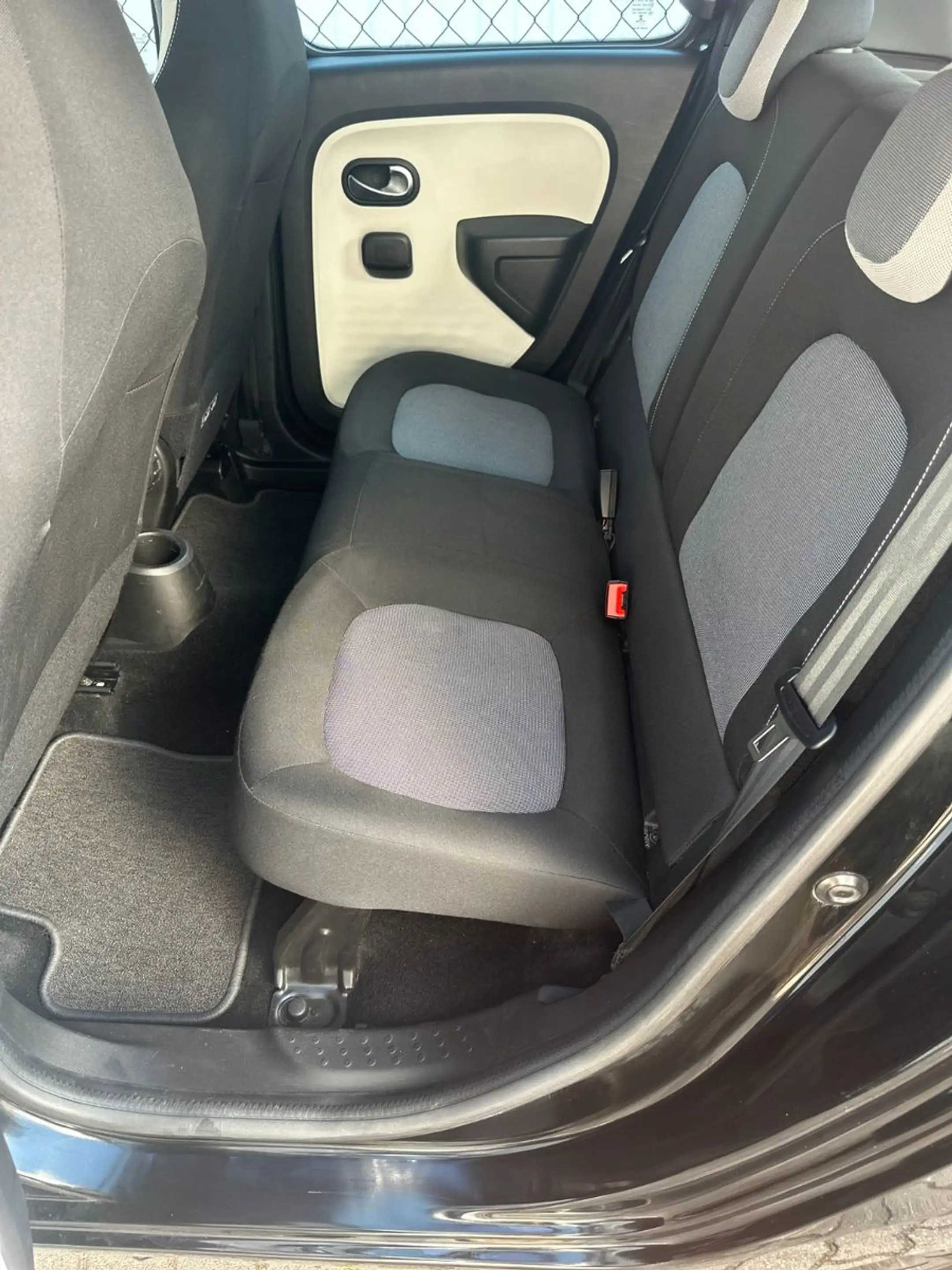 Renault Twingo Limited / 1. Hand / Scheckheft / 90 PS — photo 11