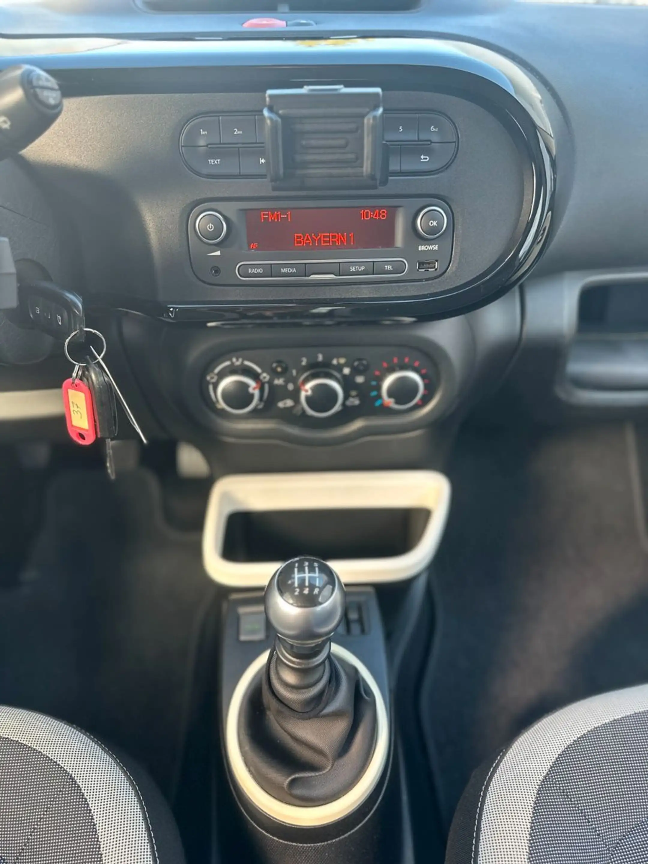 Renault Twingo Limited / 1. Hand / Scheckheft / 90 PS — photo 13