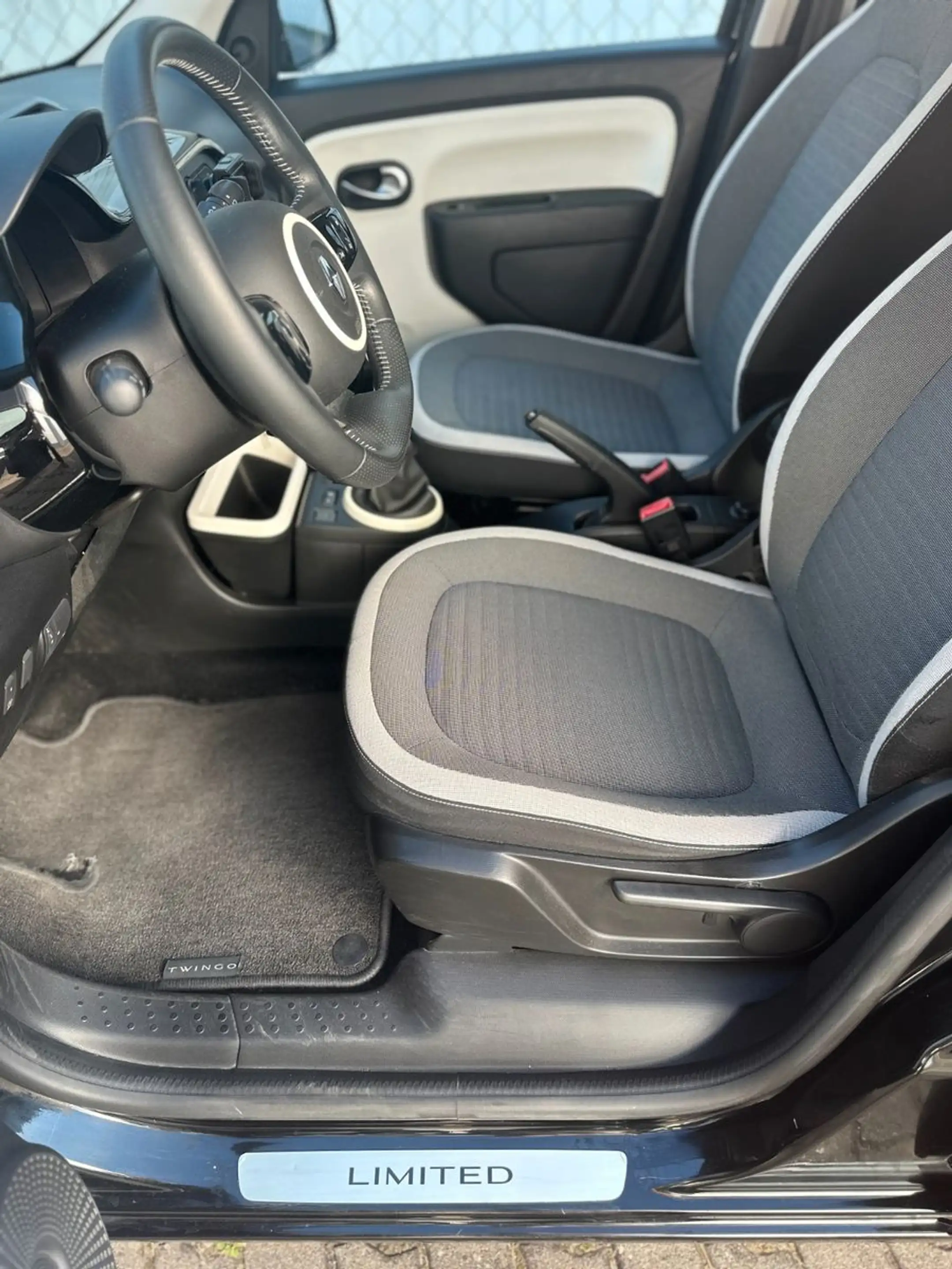 Renault Twingo Limited / 1. Hand / Scheckheft / 90 PS — photo 10