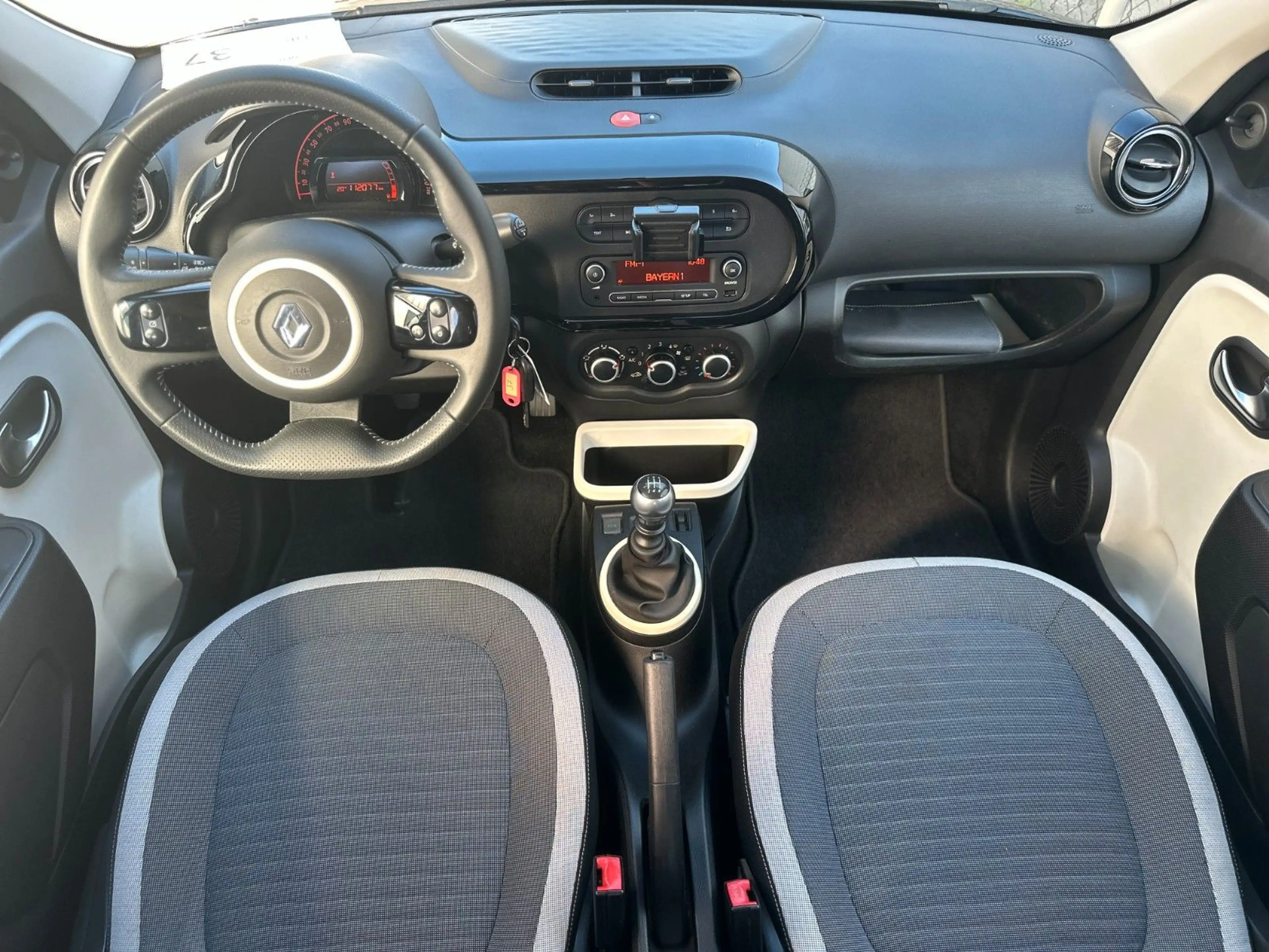 Renault Twingo Limited / 1. Hand / Scheckheft / 90 PS — photo 12