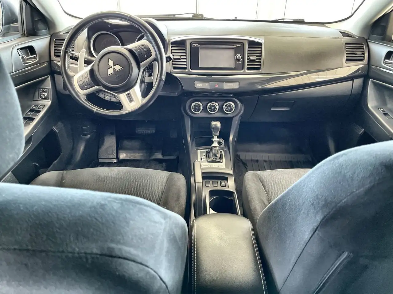 Mitsubishi Lancer снимка Mitsubishi Lancer