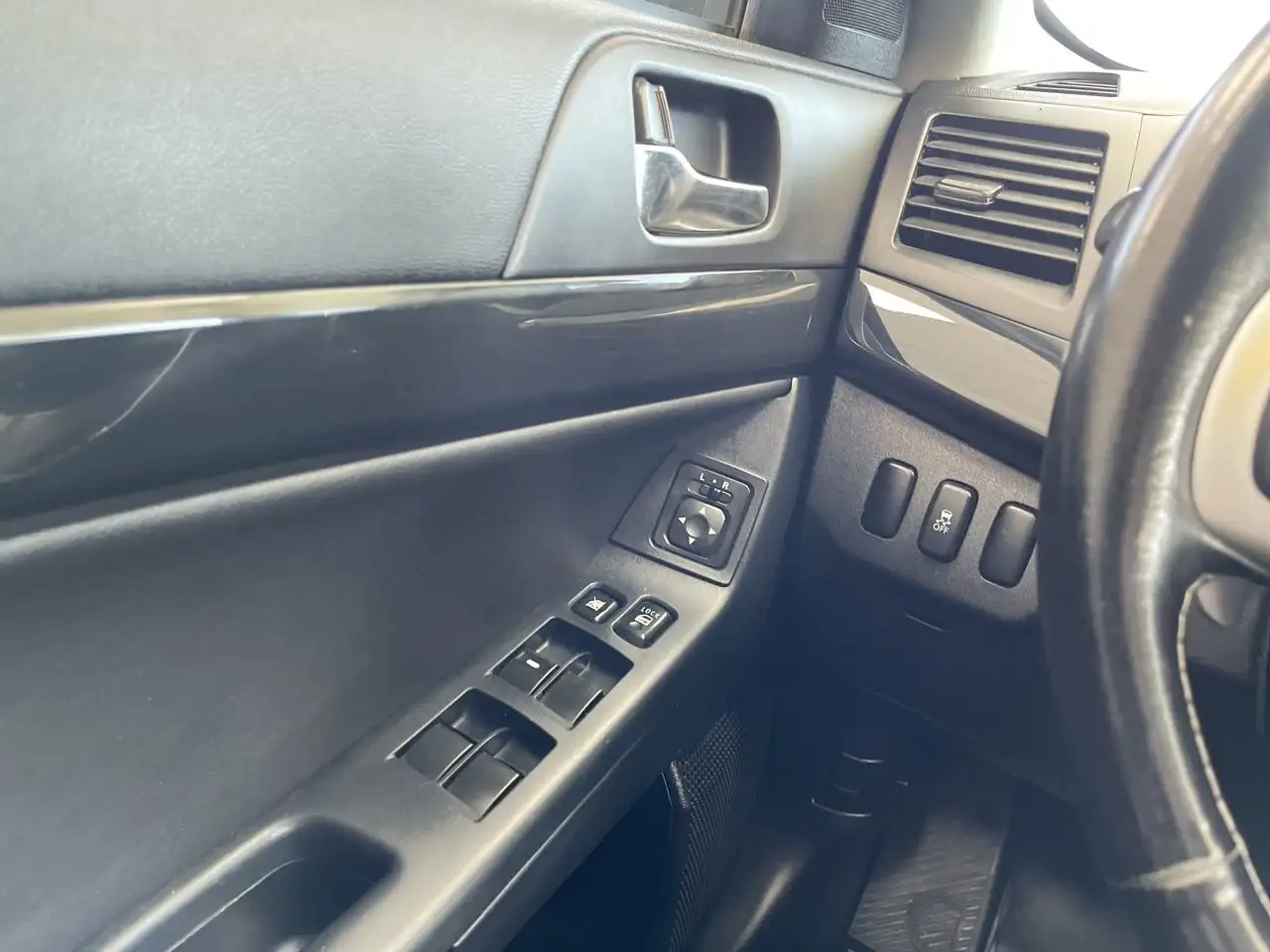 Mitsubishi Lancer снимка Mitsubishi Lancer