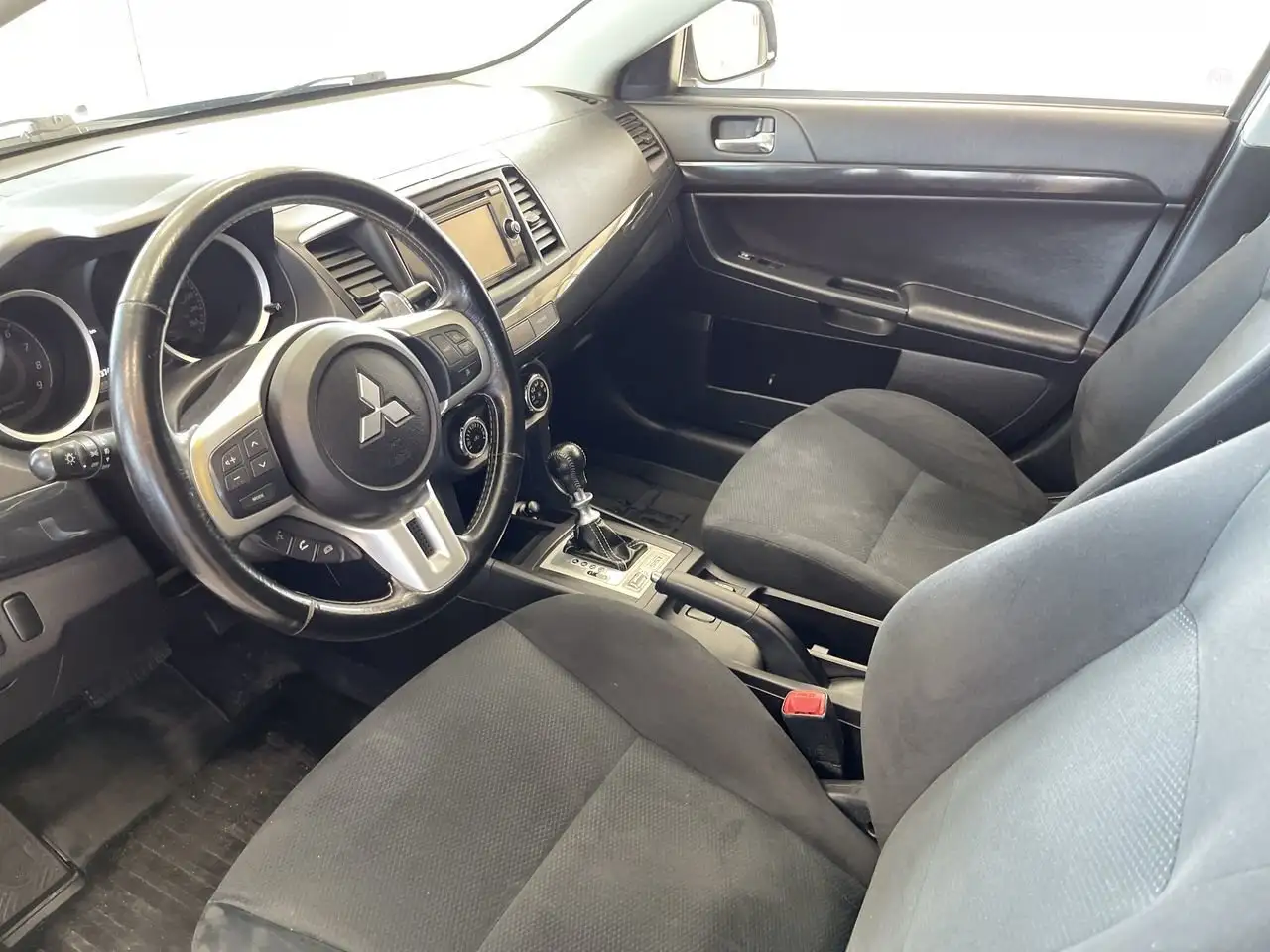 Mitsubishi Lancer снимка Mitsubishi Lancer