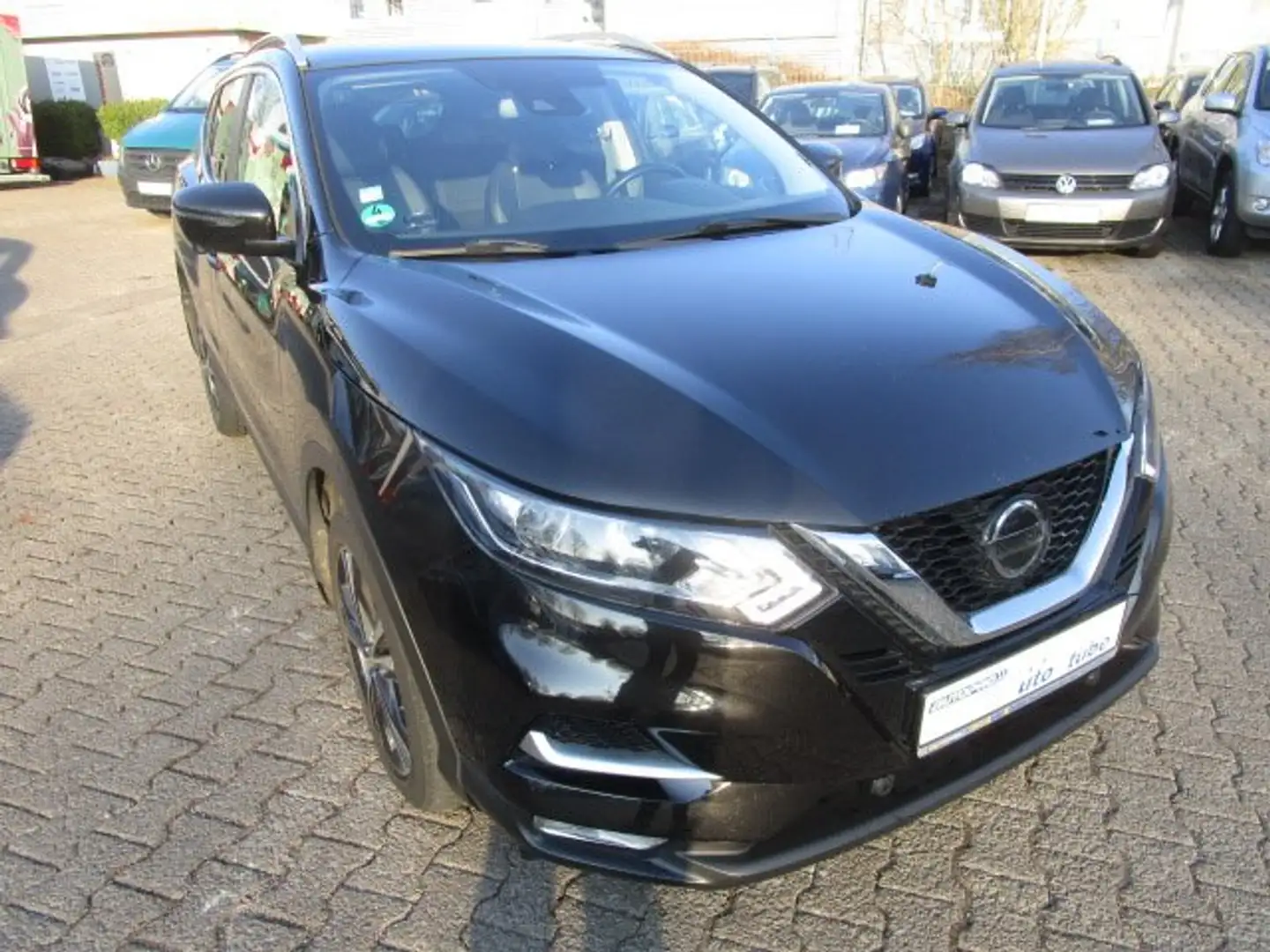 Nissan Qashqai Visia mit fast Vollausst. Leder-Klima-Panorama-Alu Schwarz - 2