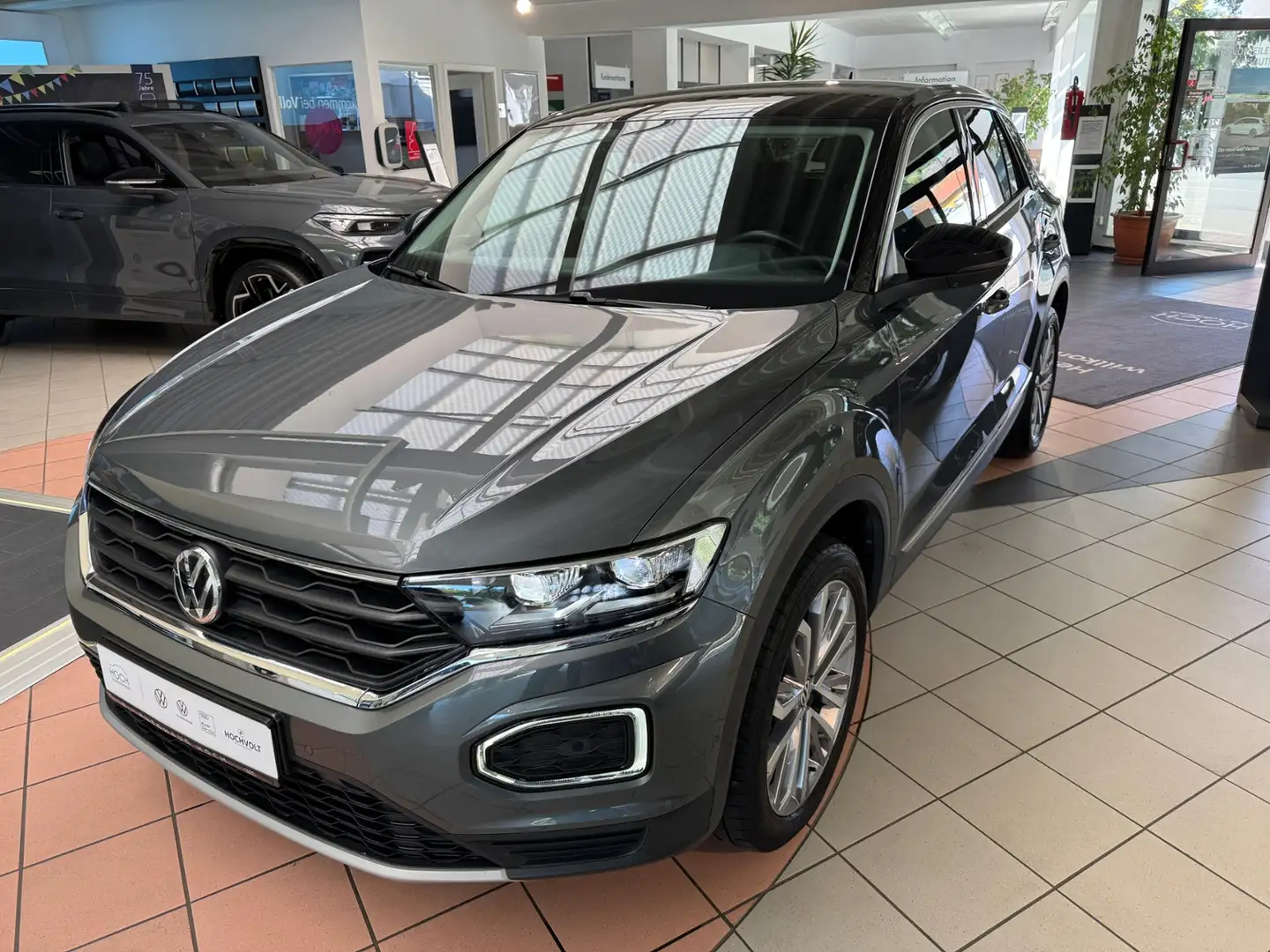Volkswagen T-Roc 1.5 TSI ACT IQ.DRIVE+AHK+ACC el.Kofferraumdeckel Gris - 2