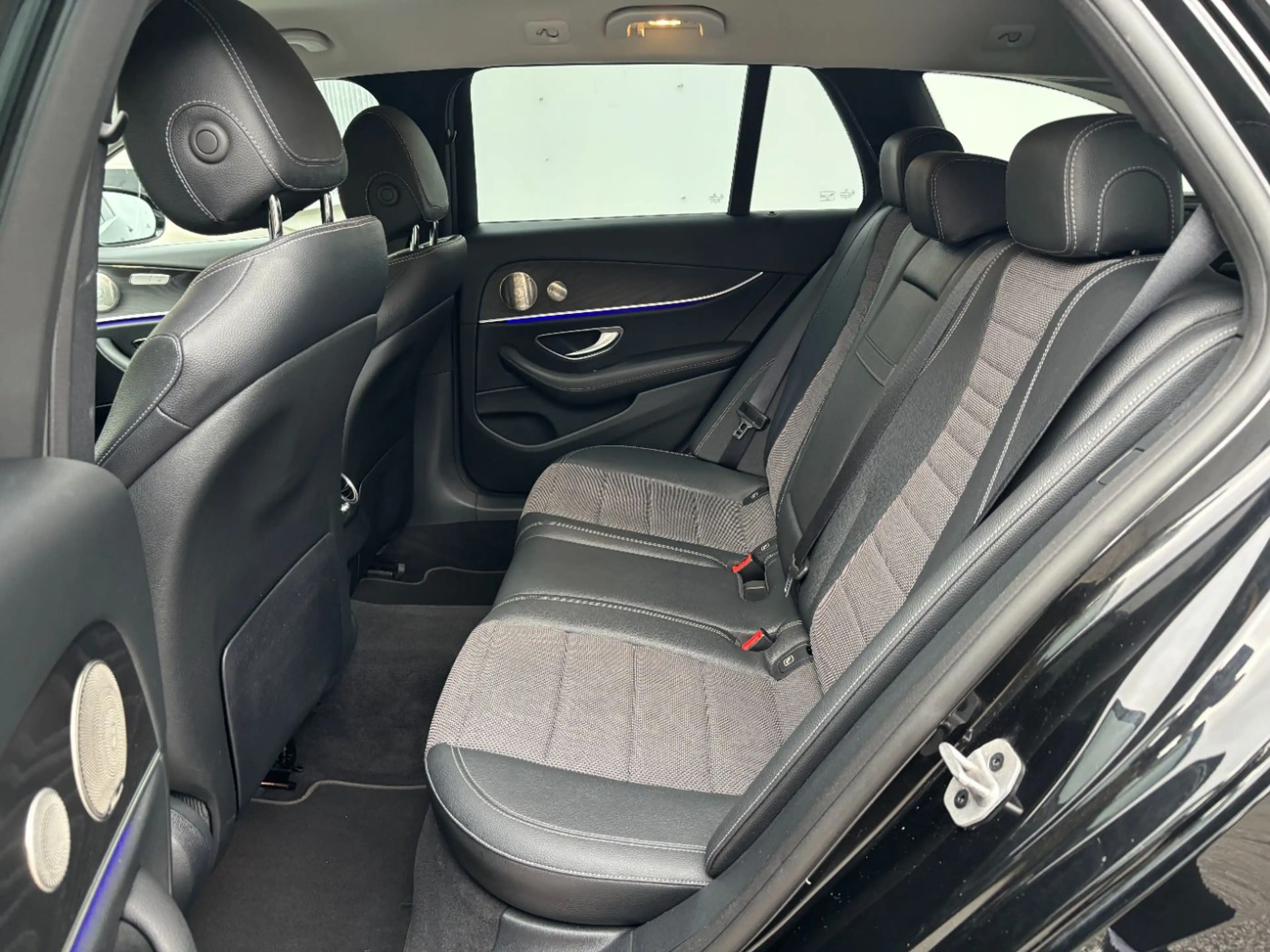 Mercedes-Benz E 220 d 4MATIC T-Modell Austria Edition RKam — photo 9