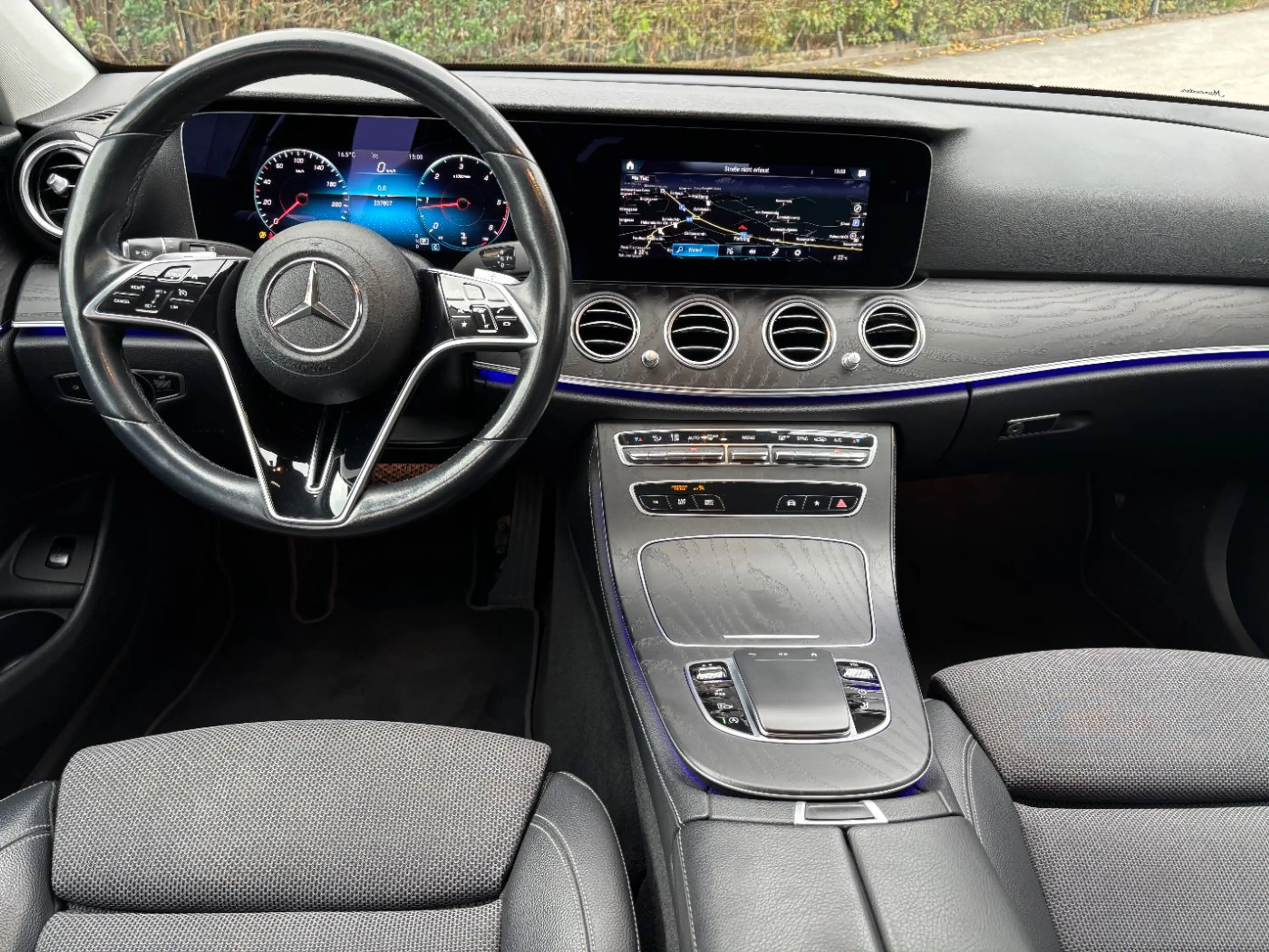 Mercedes-Benz E 220 d 4MATIC T-Modell Austria Edition RKam — photo 10