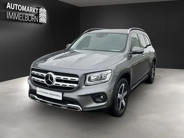 Mercedes-Benz GLB view 3